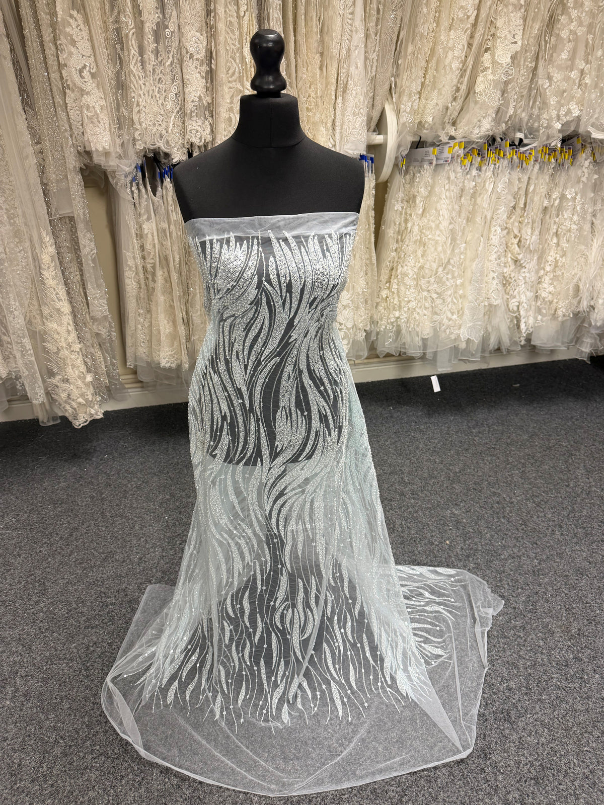 Tulle bleu ciel brodé de perles - EB1068