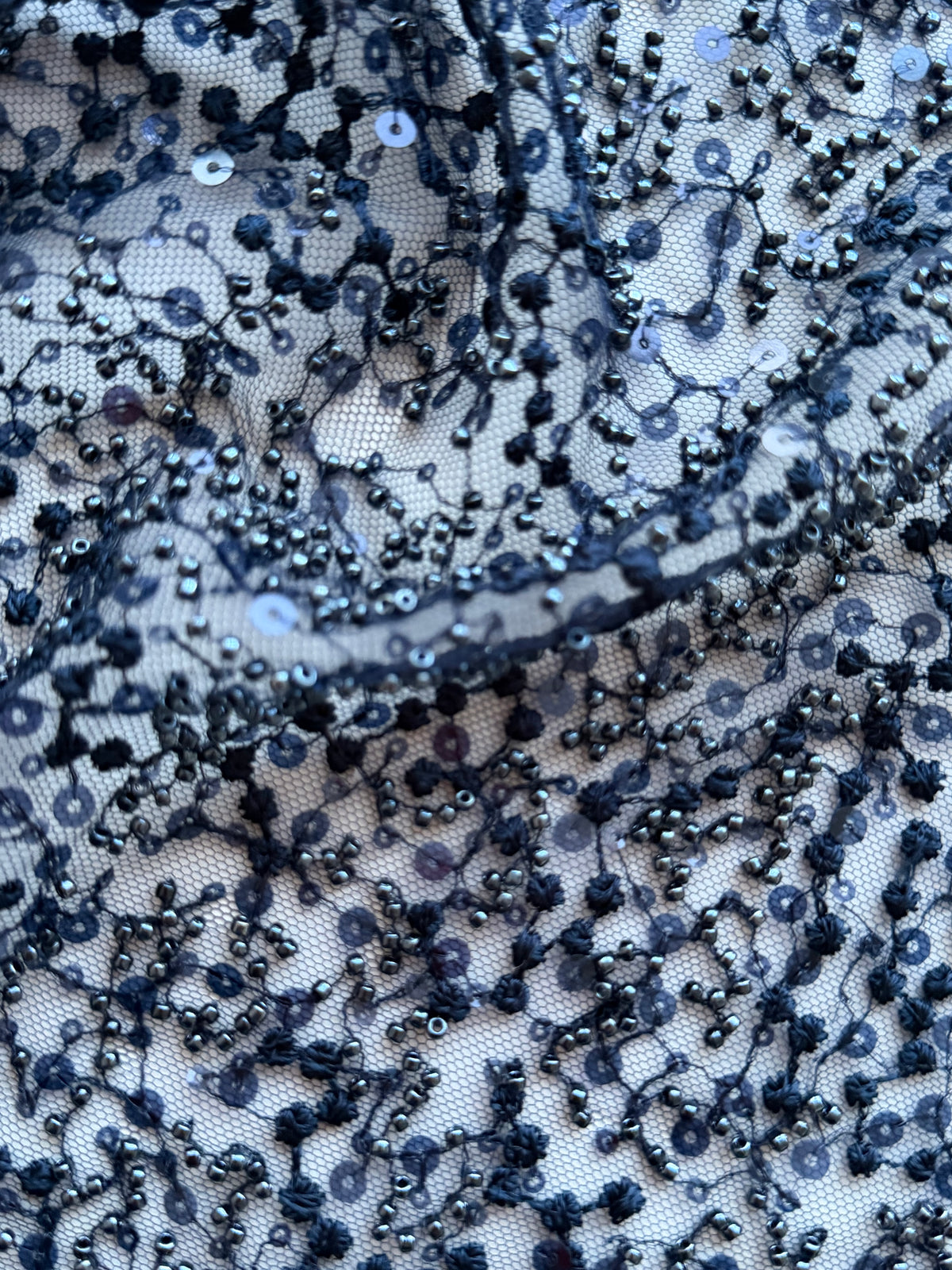 Tulle brodé de perles bleu marine - EB1050