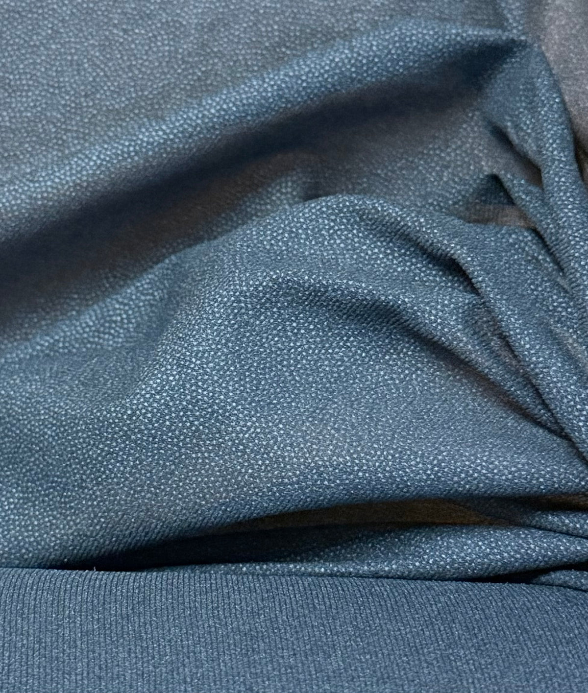 Non-tissé thermocollant noir - IN0001