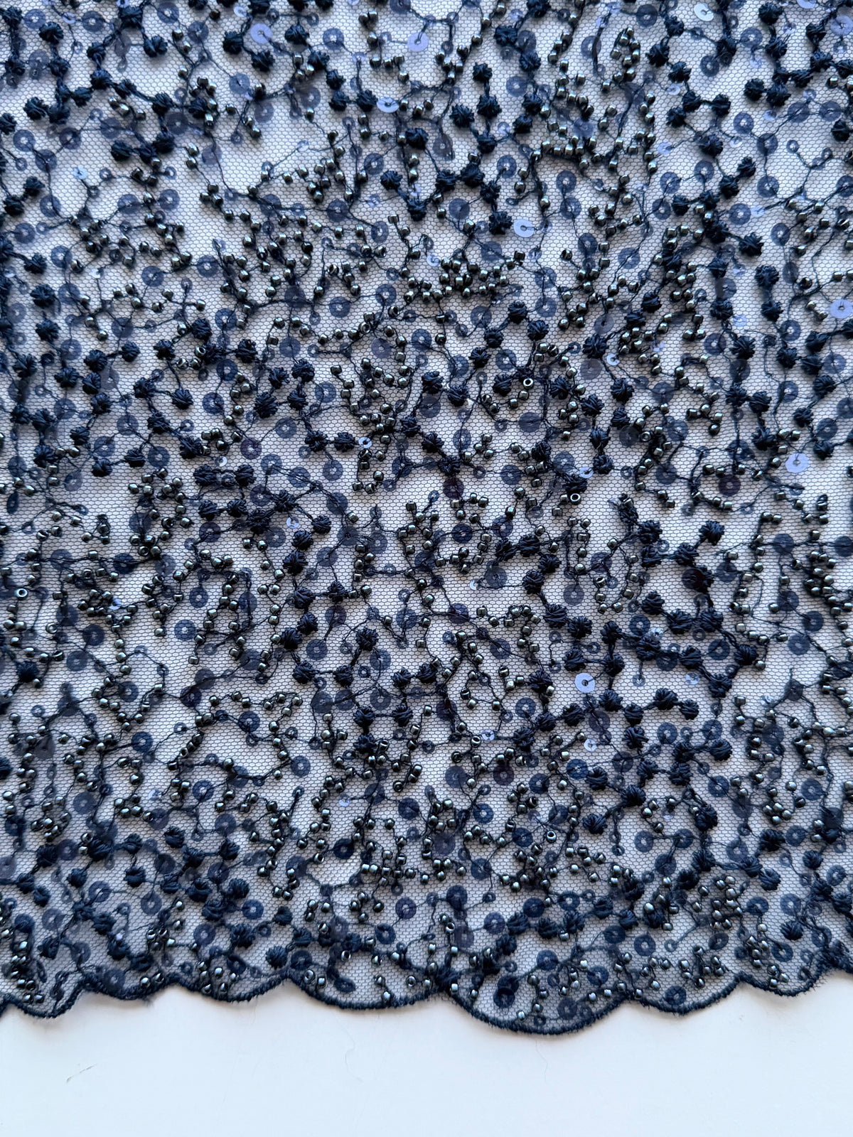 Tulle brodé de perles bleu marine - EB1050