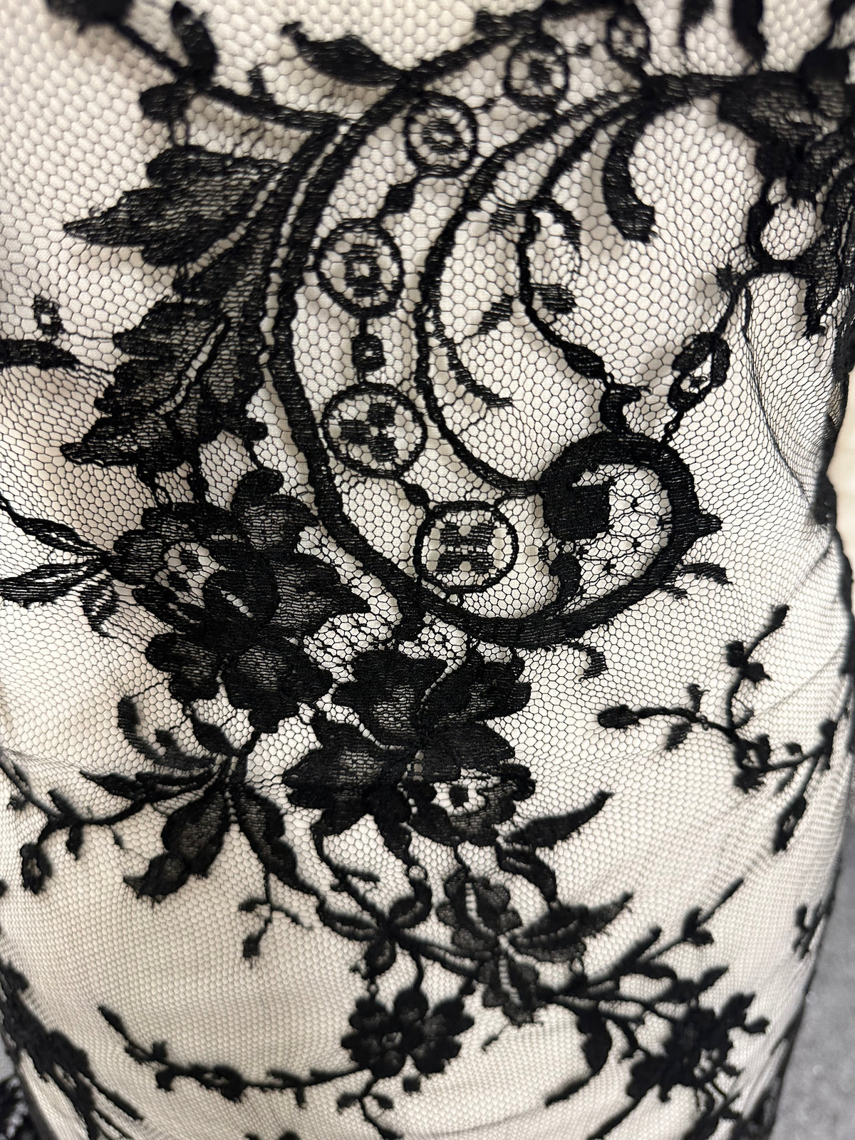 Dentelle Chantilly noire - Néfertari