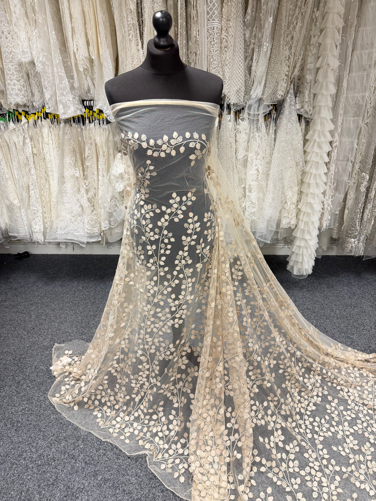 Dentelle brodée 3D couleur champagne - EB5034