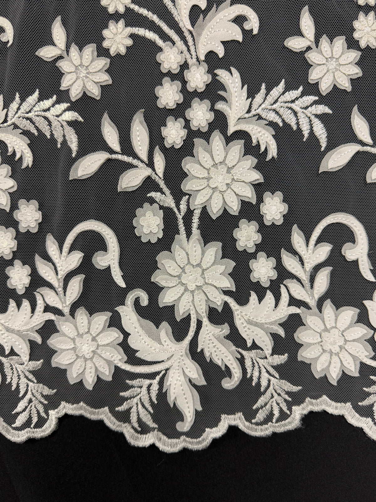 Dentelle brodée ivoire - EB5036