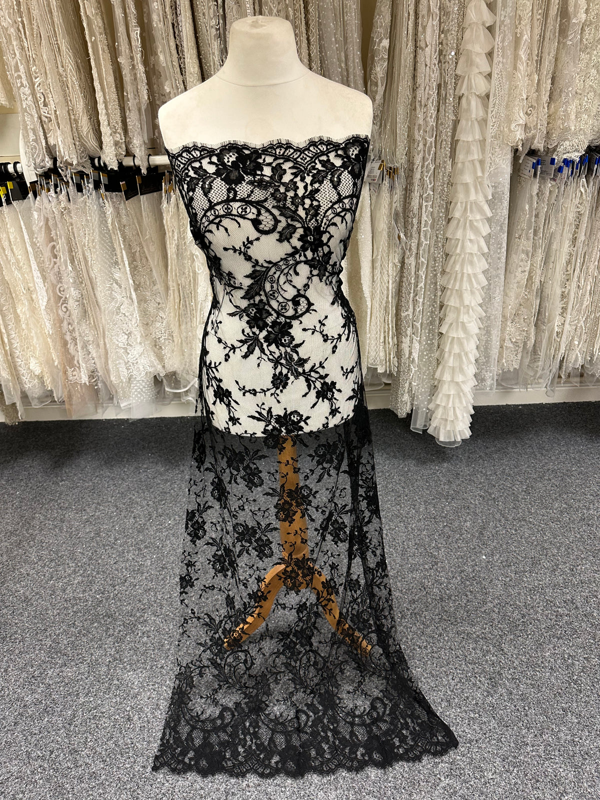 Dentelle Chantilly noire - Néfertari