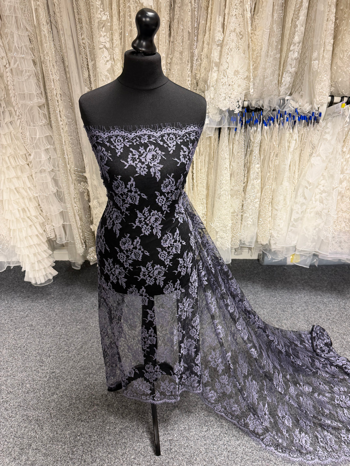 Dentelle Chantilly Raisin & Noire - P176