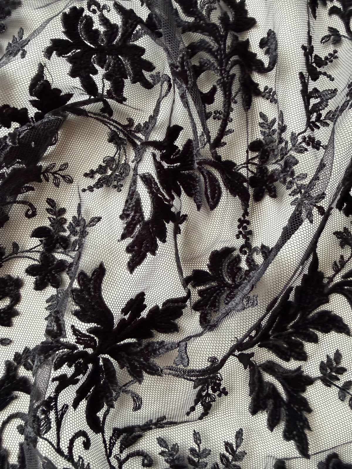 Dentelle brodée velours noir - Madina