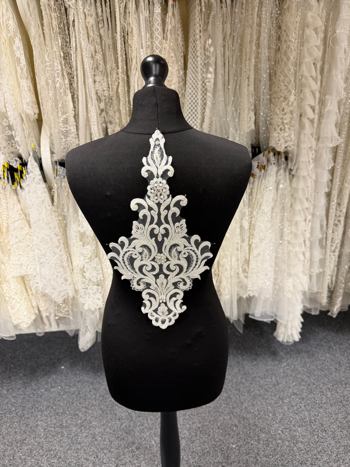 Applique en dentelle perlée ivoire - T814