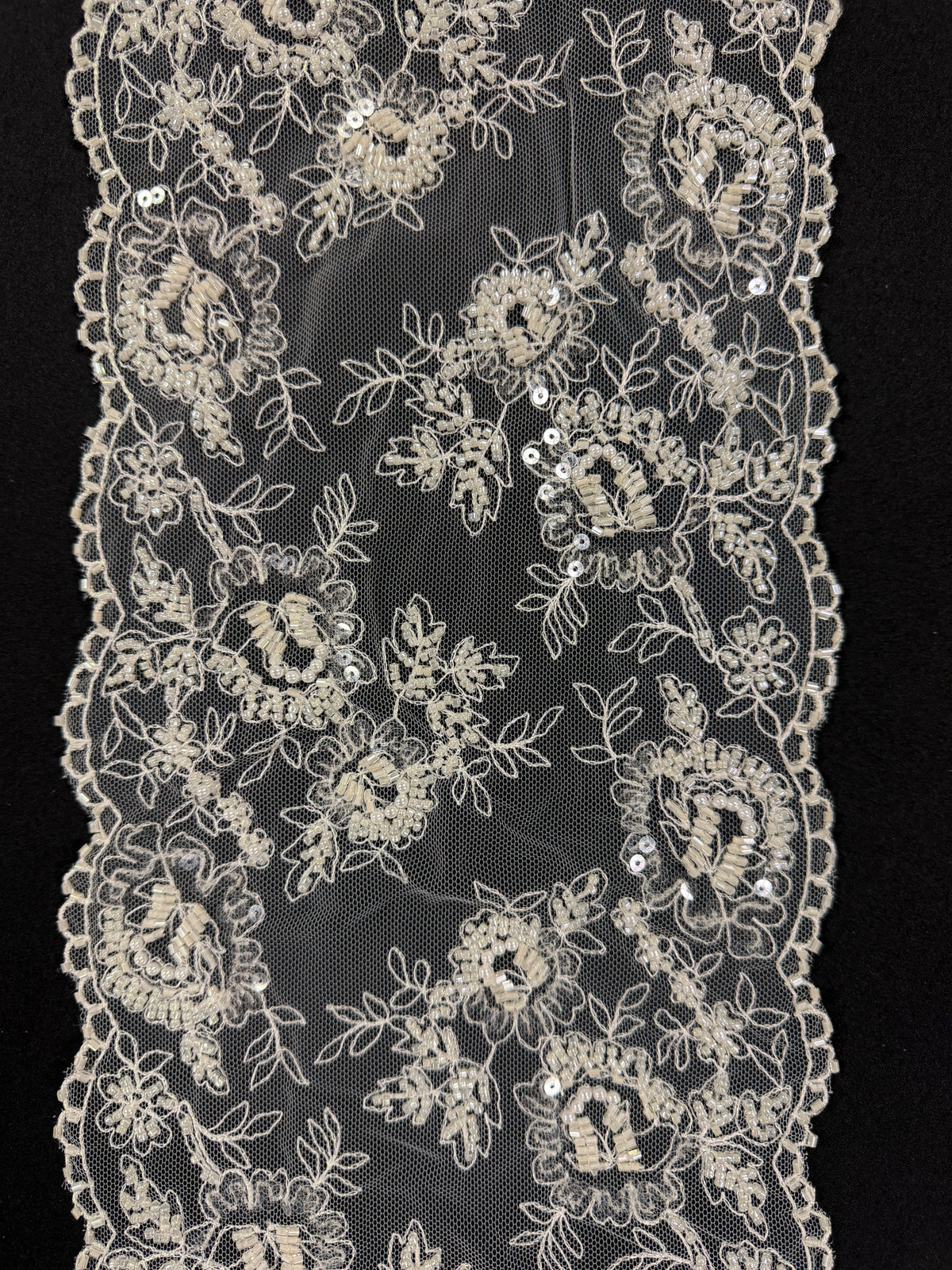 Bordure en dentelle Rachel ivoire - T627