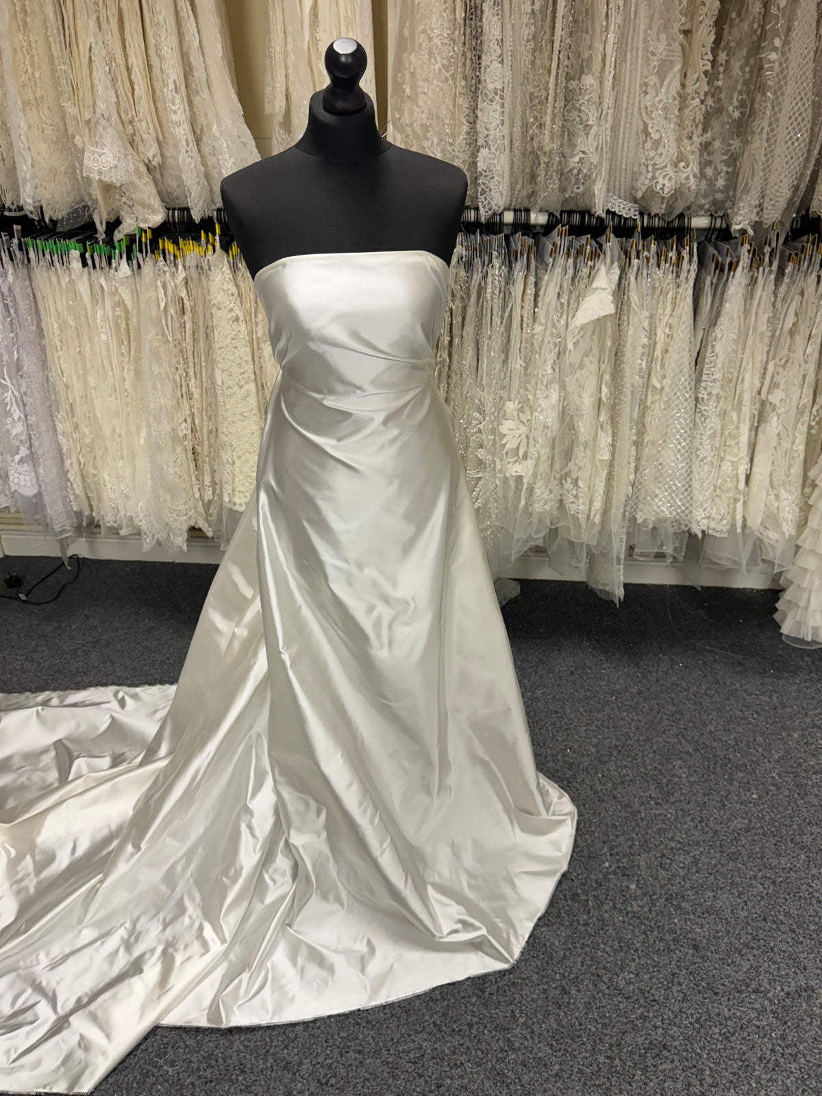 Satin duchesse ivoire en polyester - P748