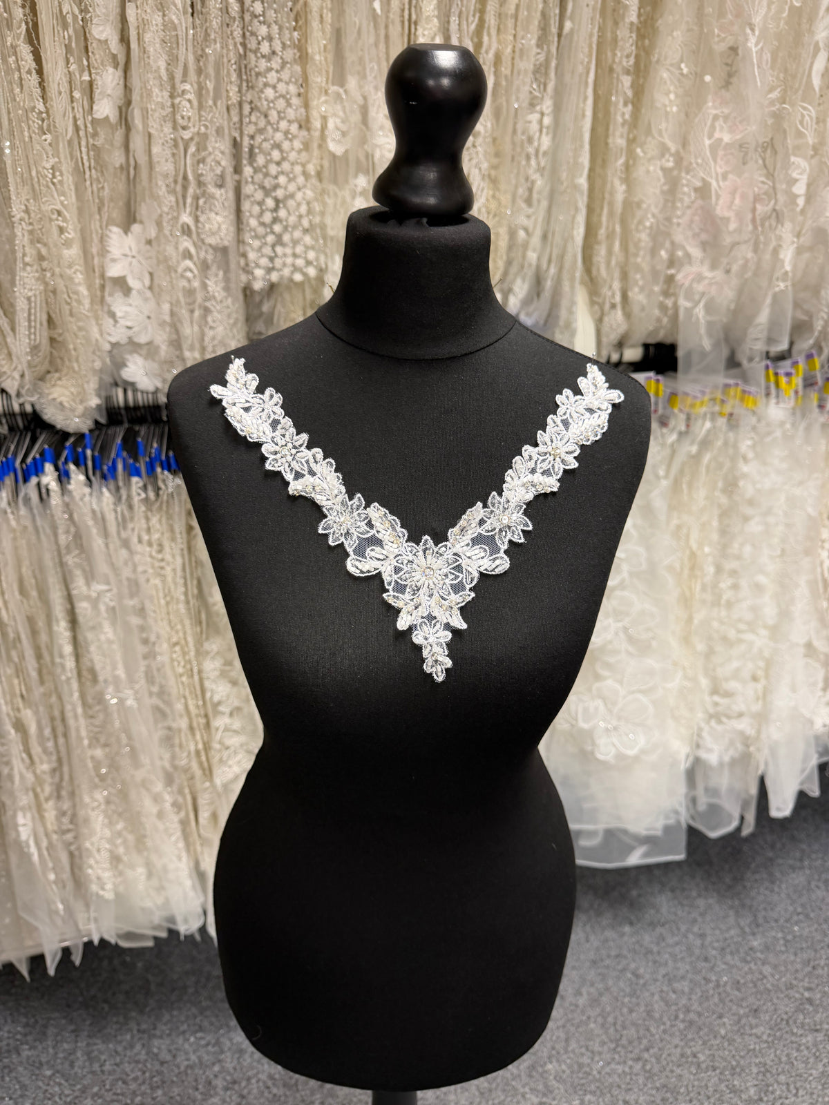 Applique perlée blanche - T587