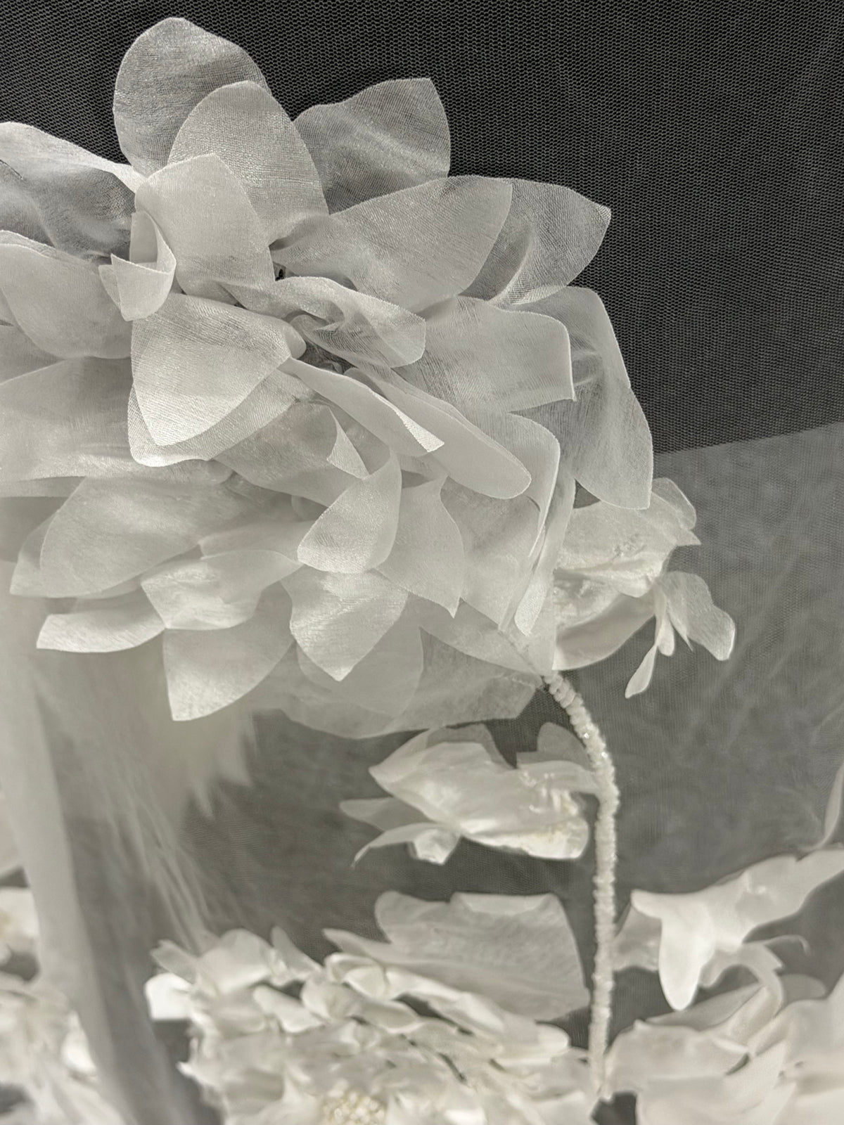 Tulle ivoire brodé de perles 3D - EB1109