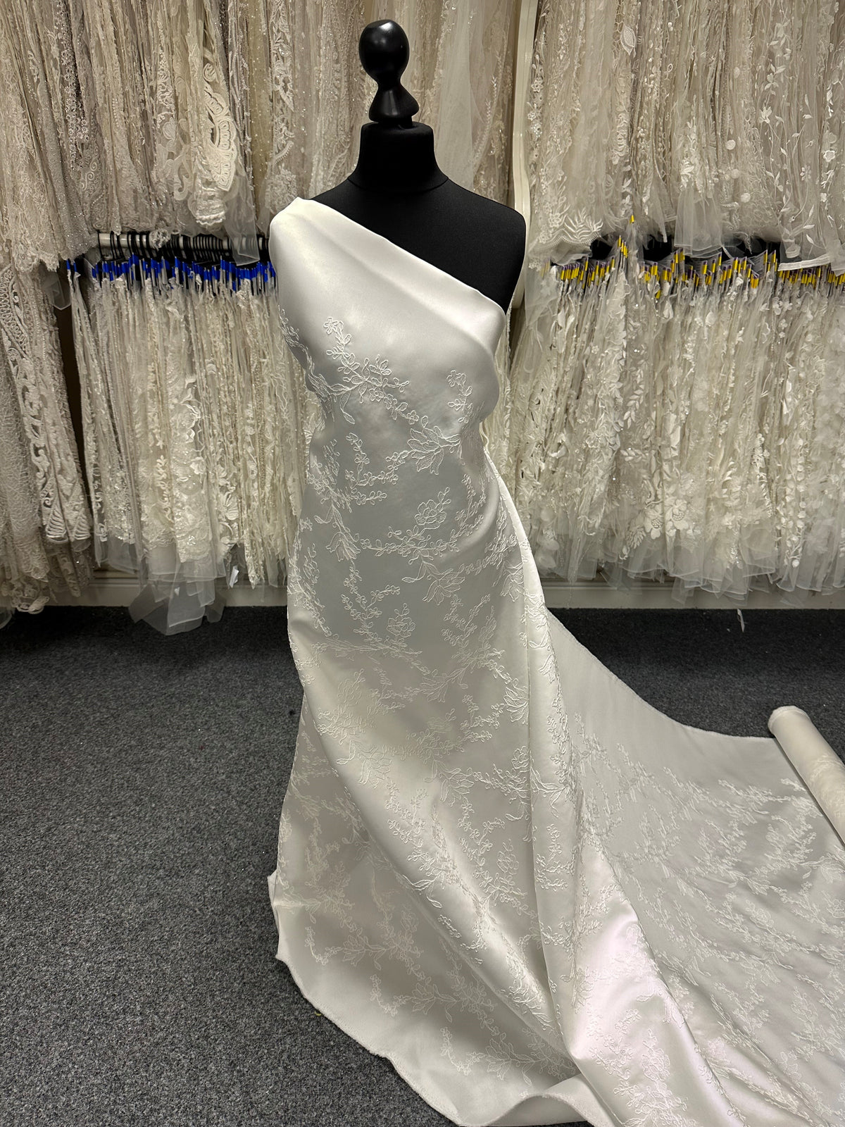 Satin ivoire à cordons - Artifact