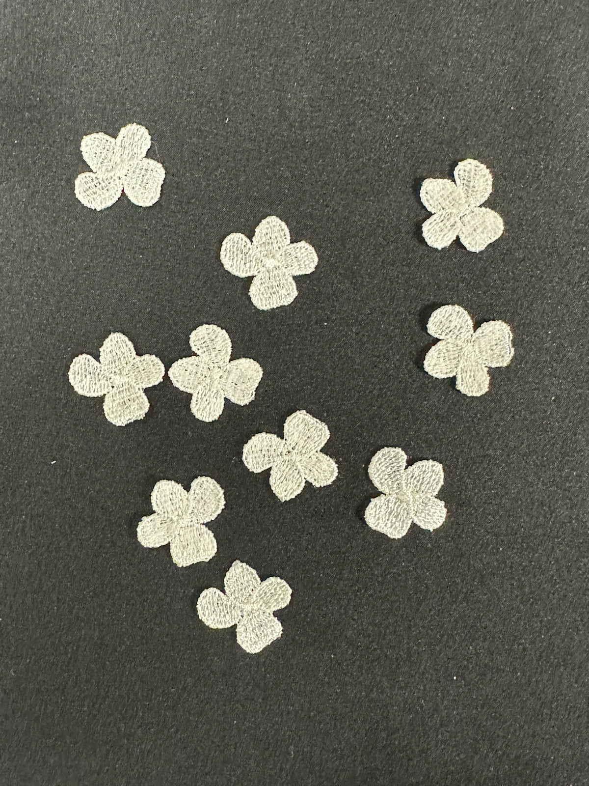 Fleur brodée ivoire - Periwinkle (sacs de 10)