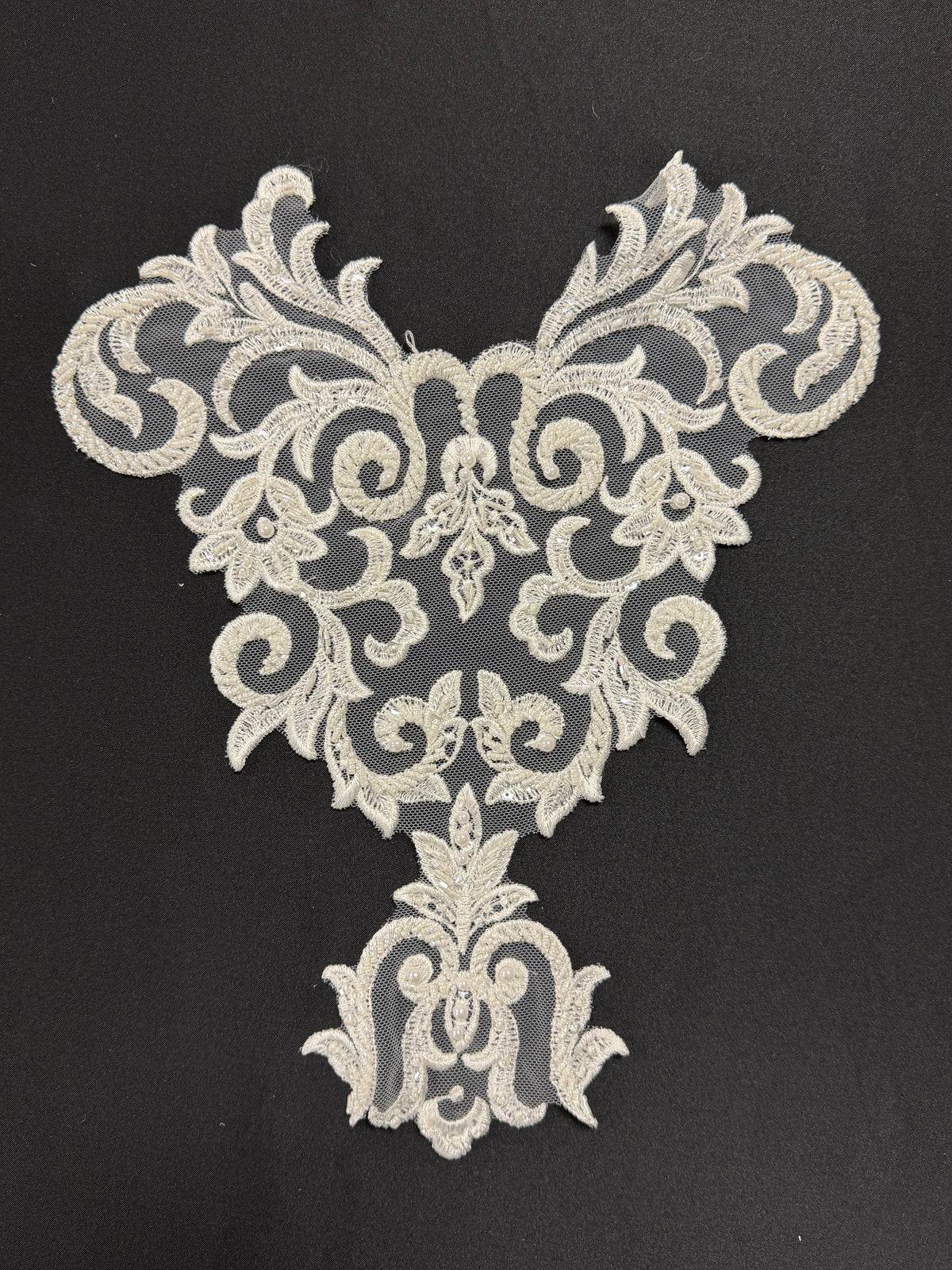 Applique en dentelle perlée ivoire - T815