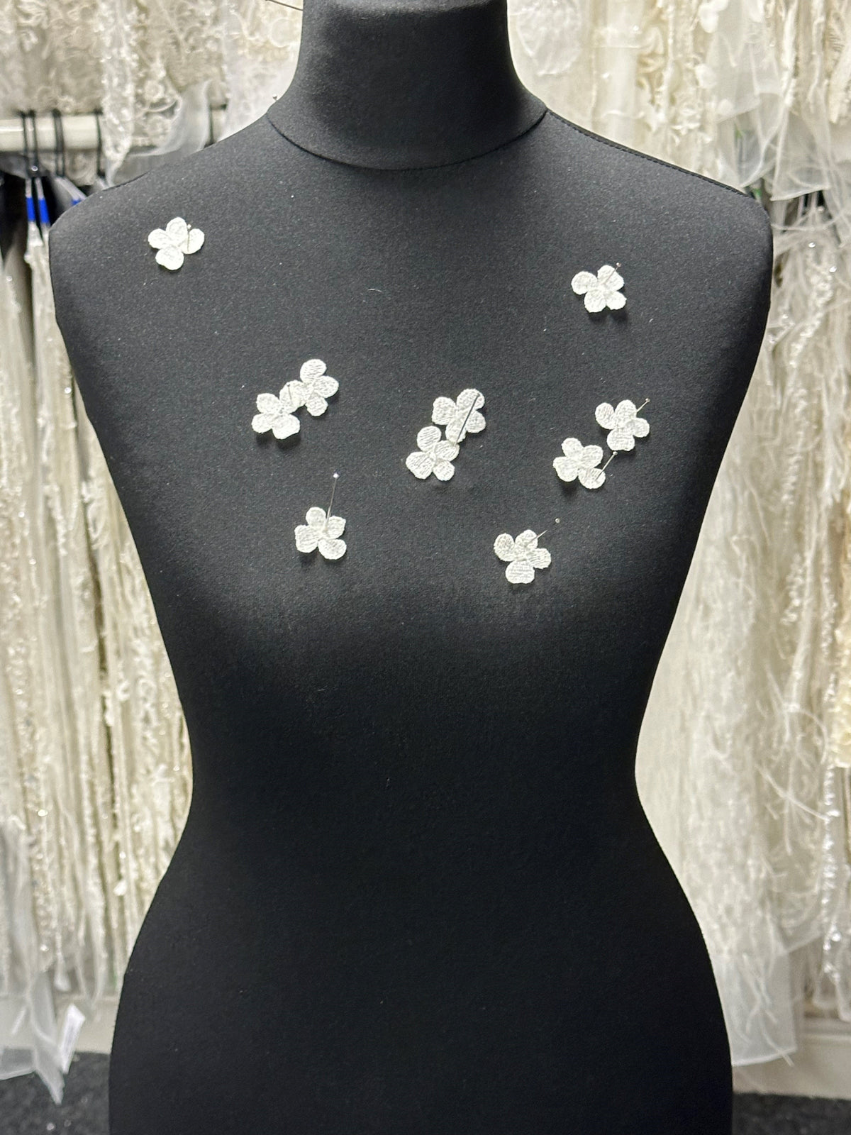 Fleur brodée ivoire - Periwinkle (sacs de 10)