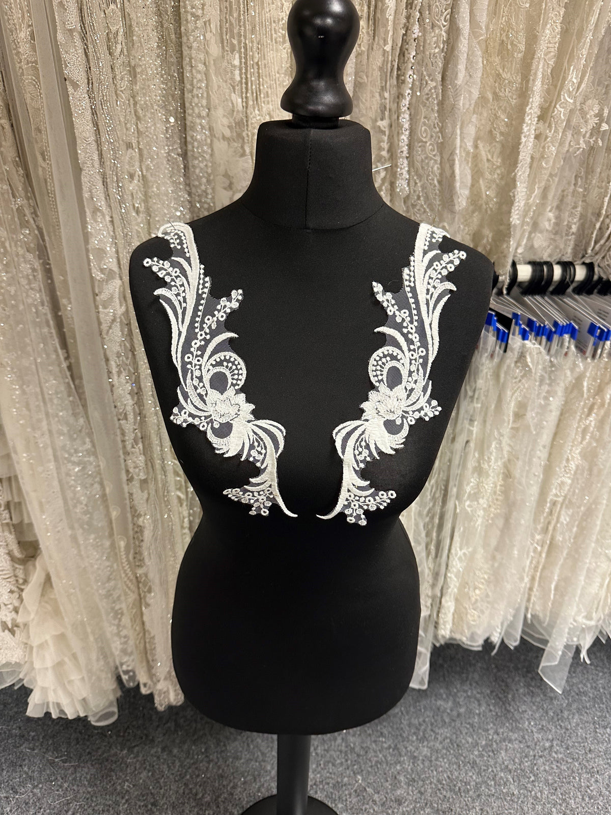 Appliques de dentelle brodée ivoire - MT6006