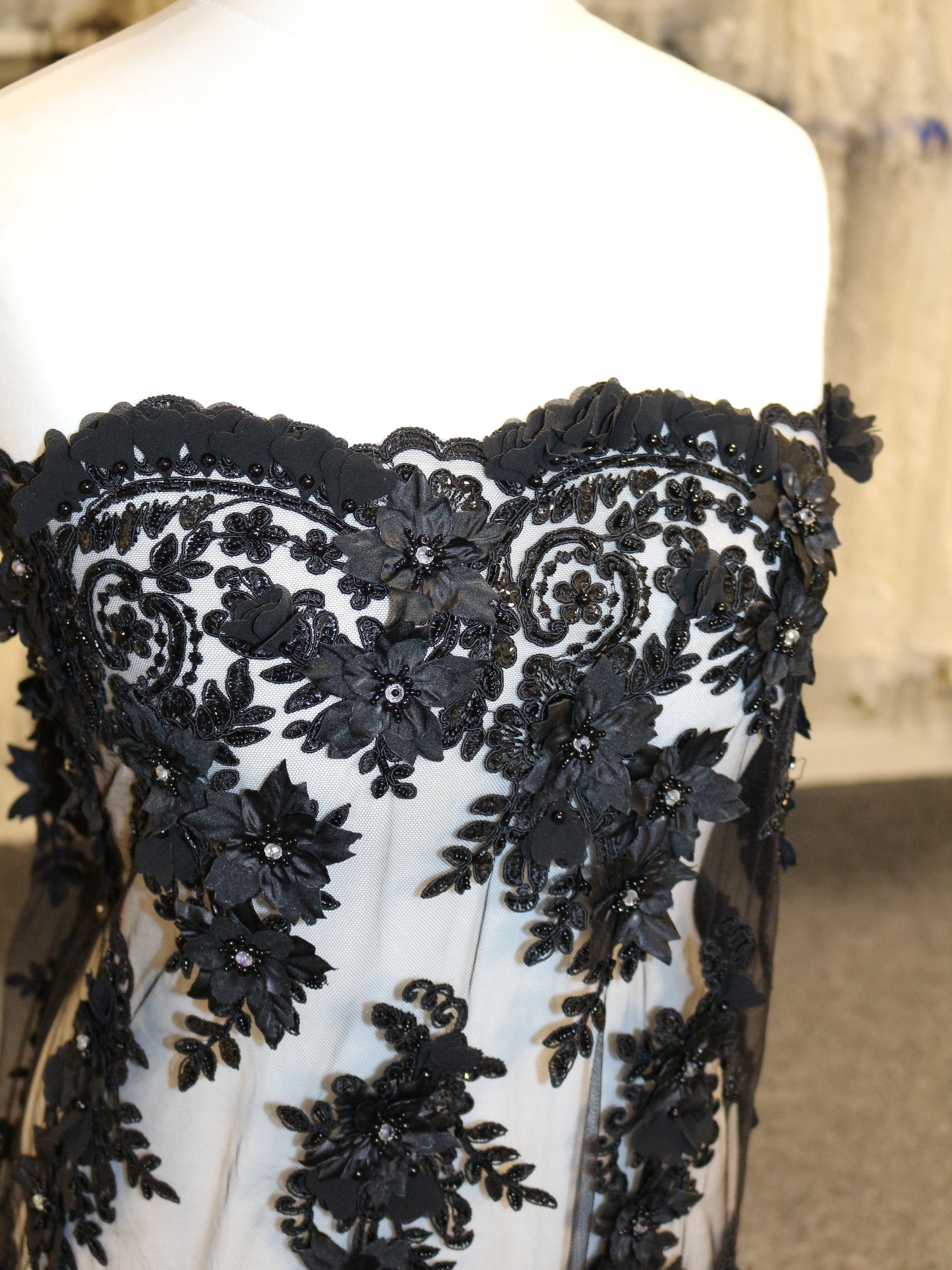 Dentelle perlée noire - Quinn