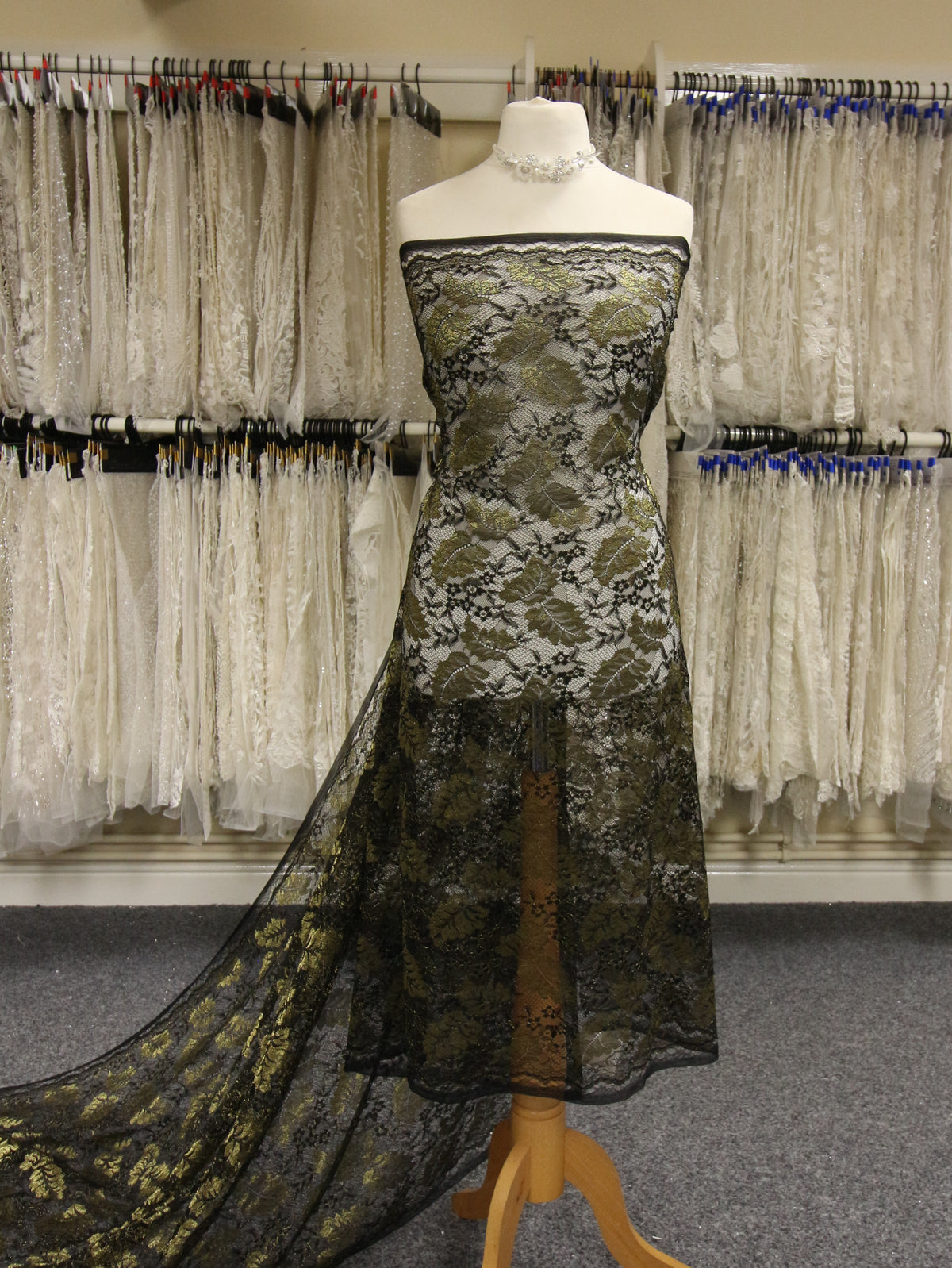 Dentelle Raschel noire - Wren