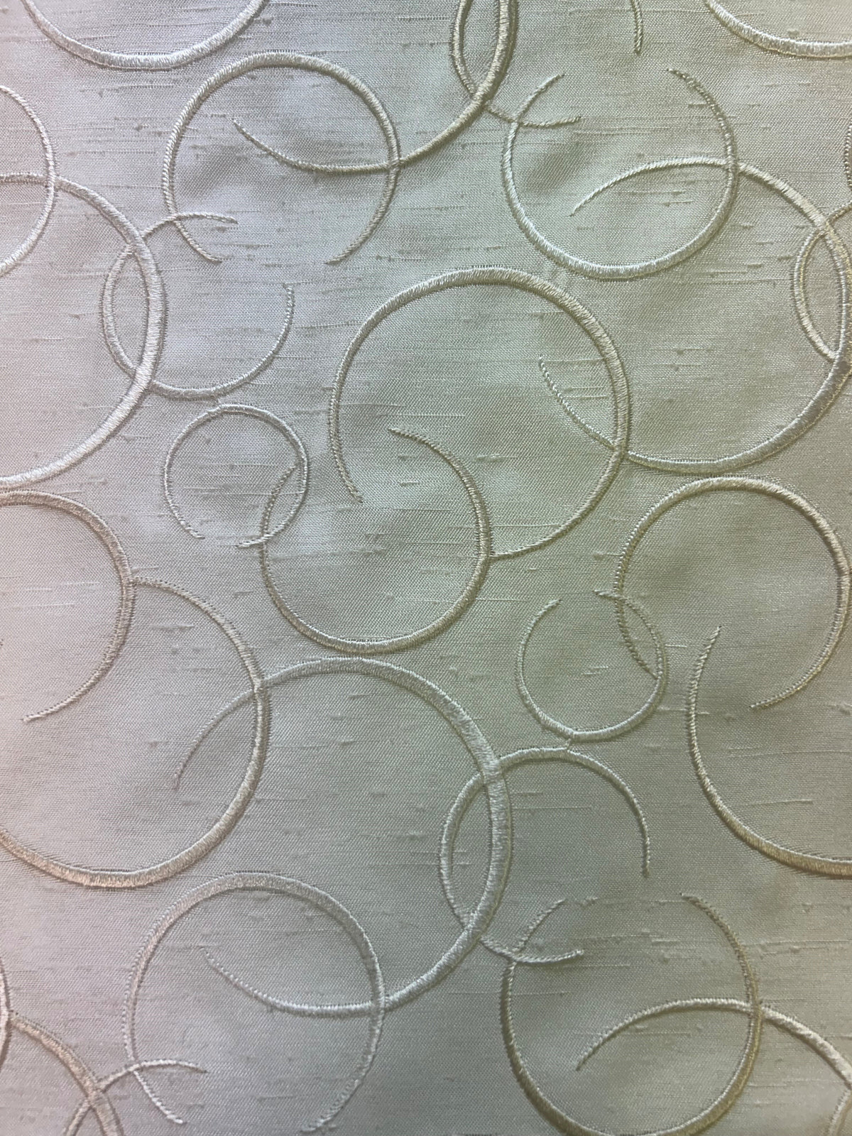 Tissu brodé champagne - Brooklyn