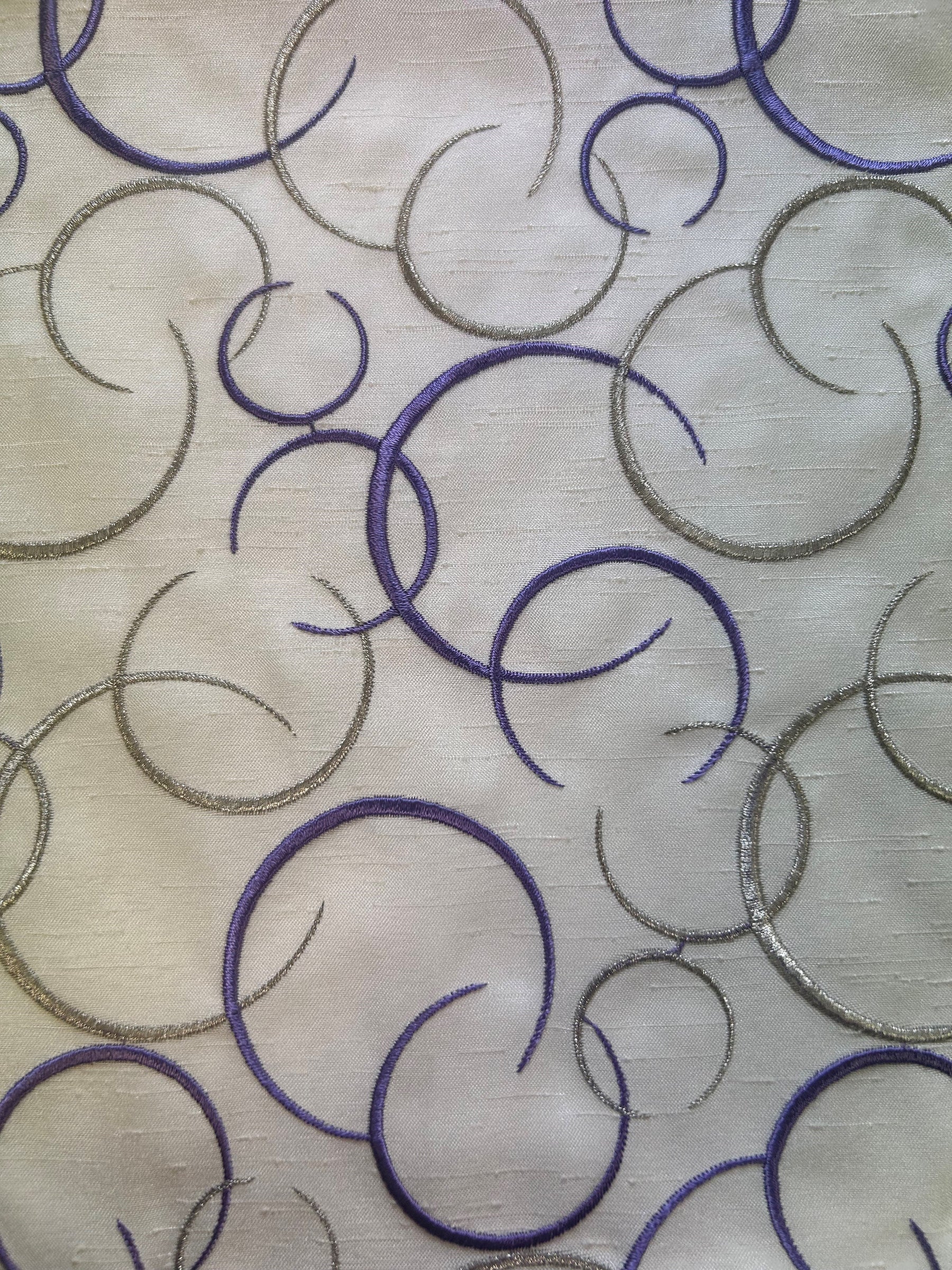 Tissu brodé violet - Brooklyn