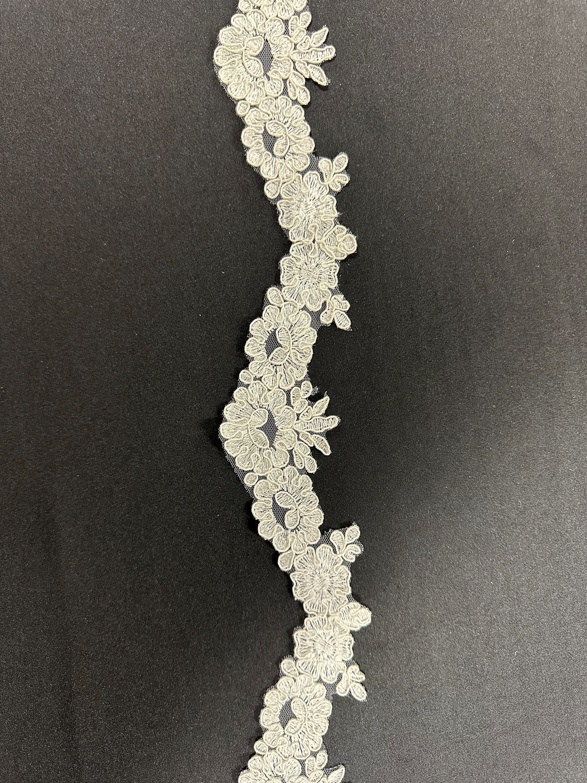 Bordure en dentelle ivoire cordée - Pansy