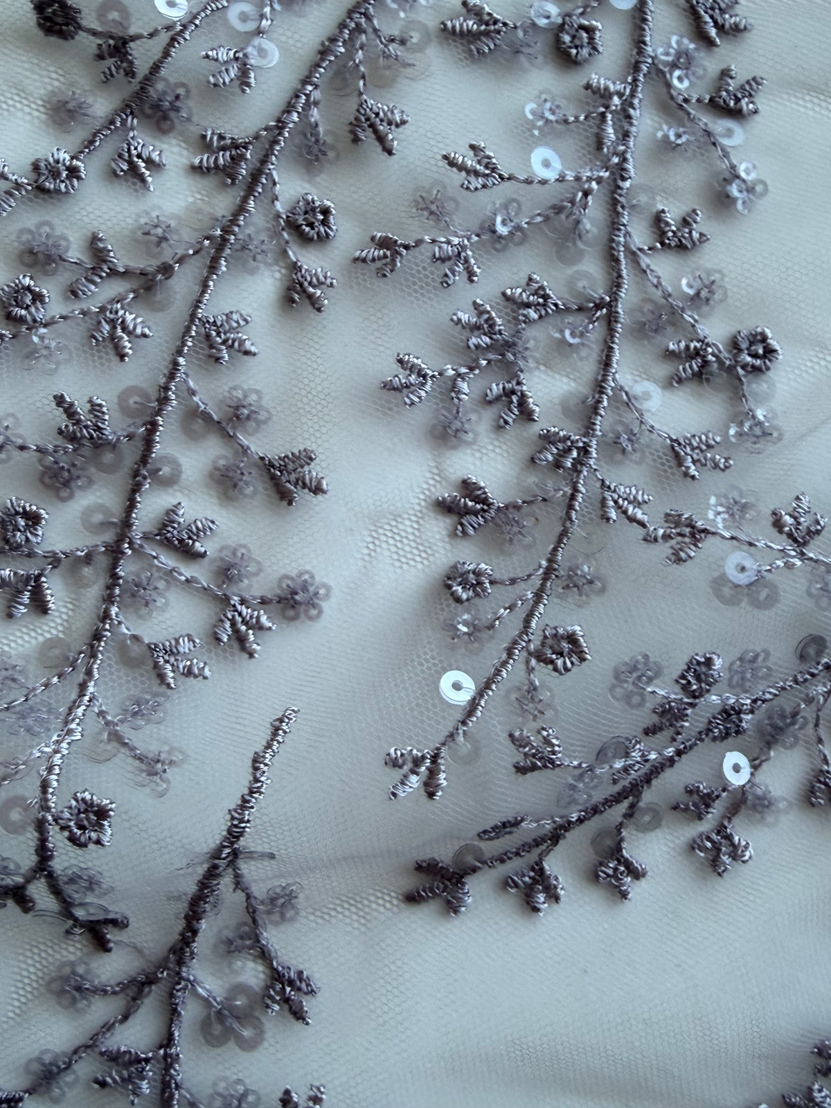 Dentelle à paillettes grises et violettes - EB3065