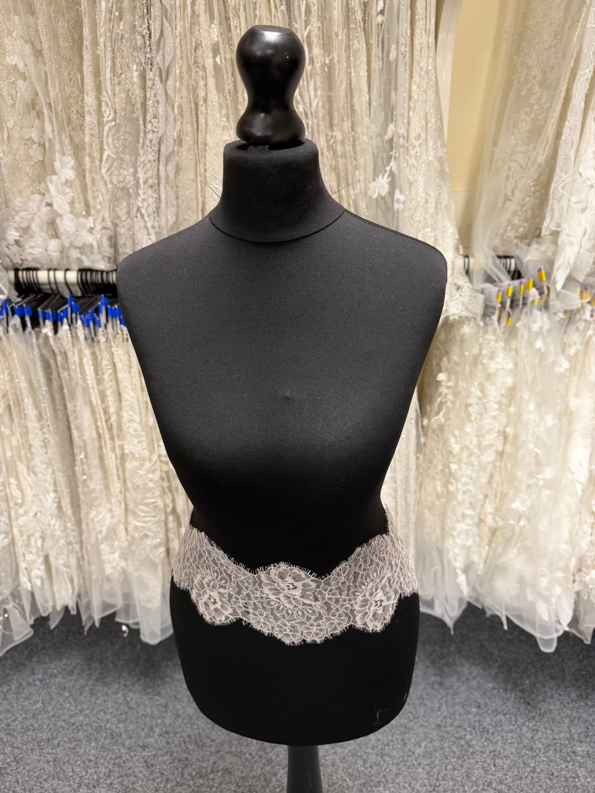 Dentelle Rachel Rose foncé - T645