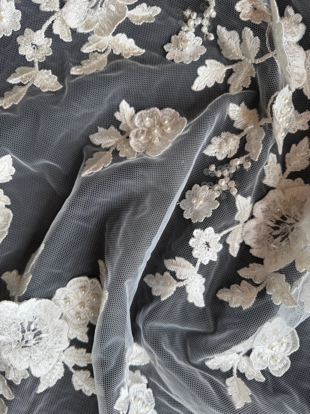Tulle ivoire brodé de perles 3D - EB1088