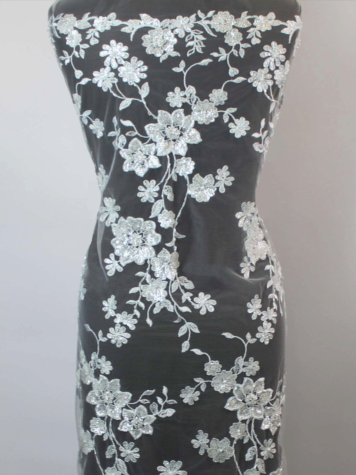 Tulle bleu ciel brodé de perles - EB1090