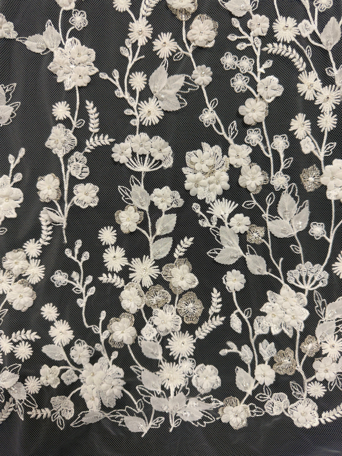 Tulle ivoire brodé de perles 3D - EB1094