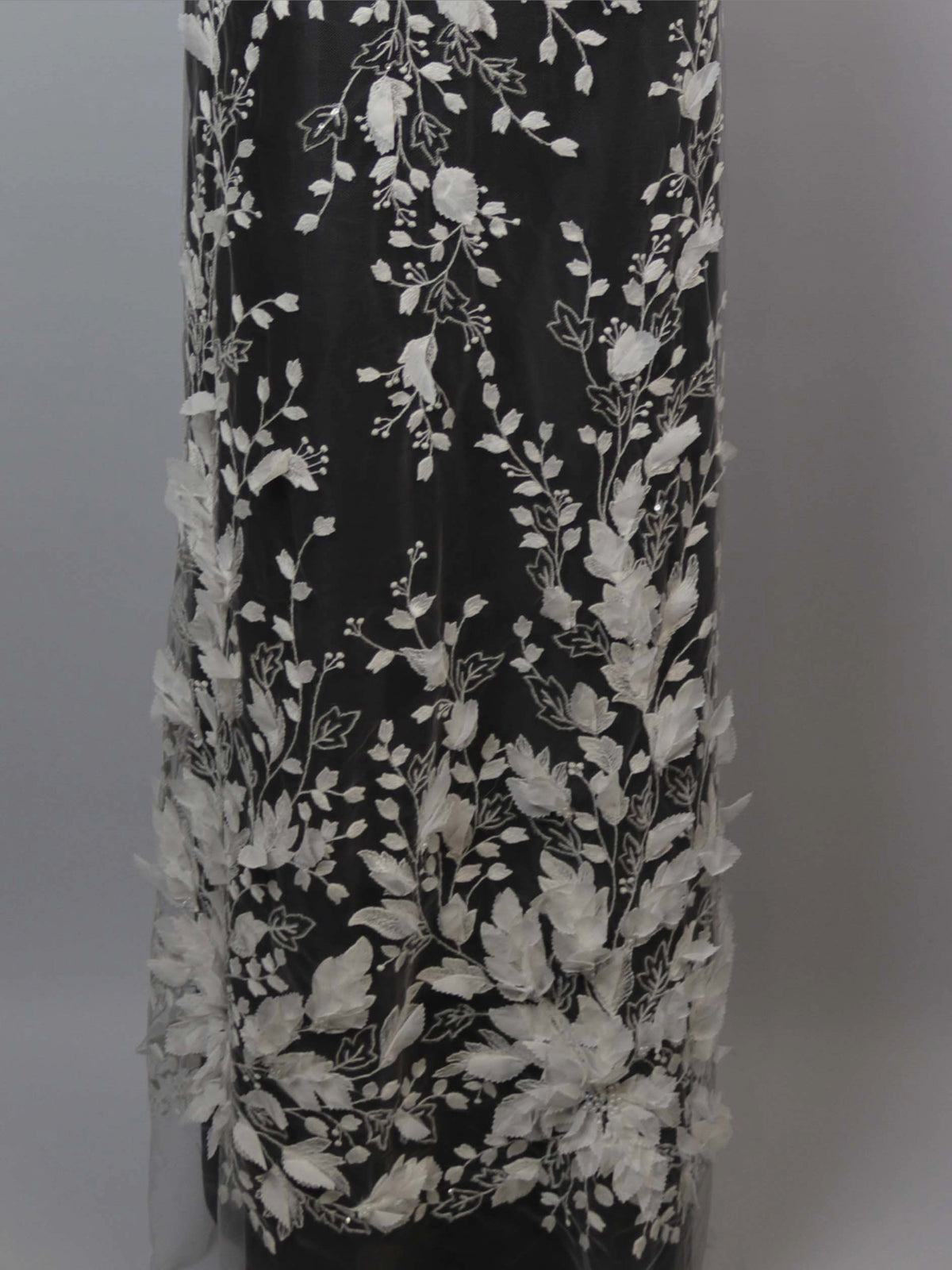 Tulle ivoire brodé de perles en 3D - EB1107