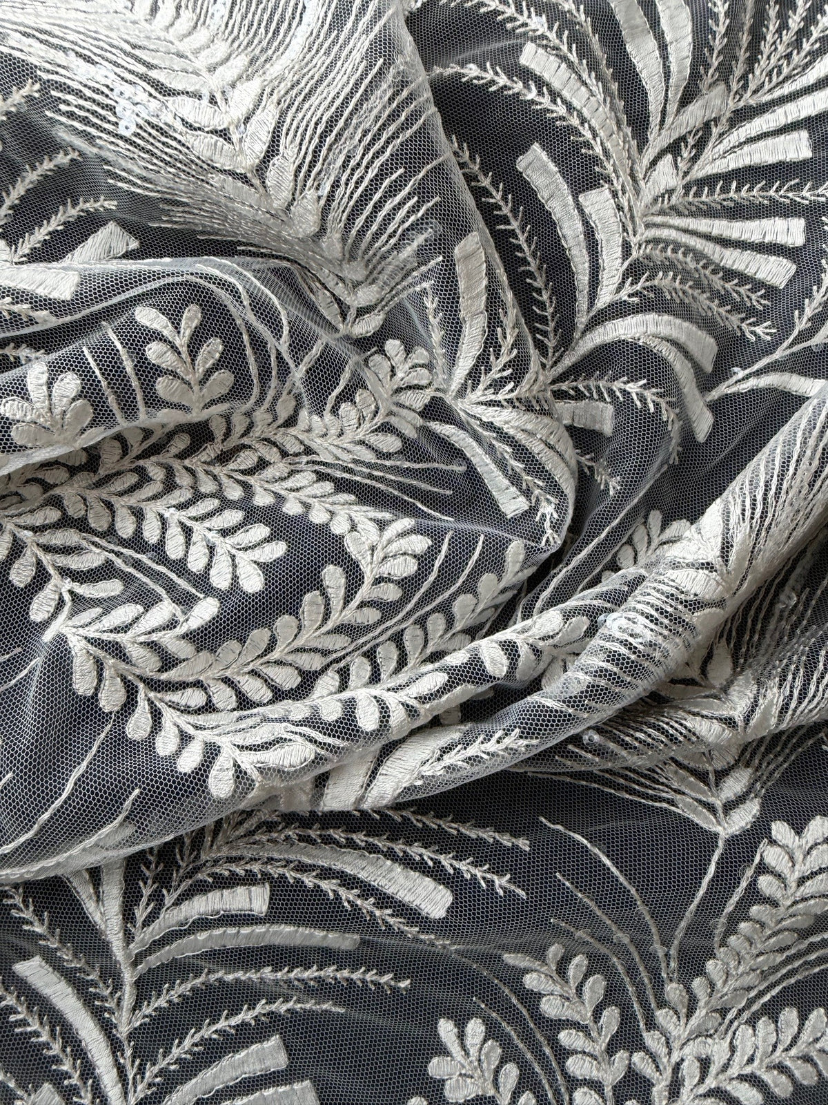 Dentelle brodée de sequins ivoire - EB3025