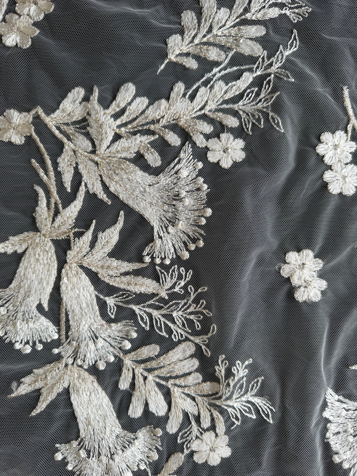 Dentelle brodée de sequins ivoire - EB3028