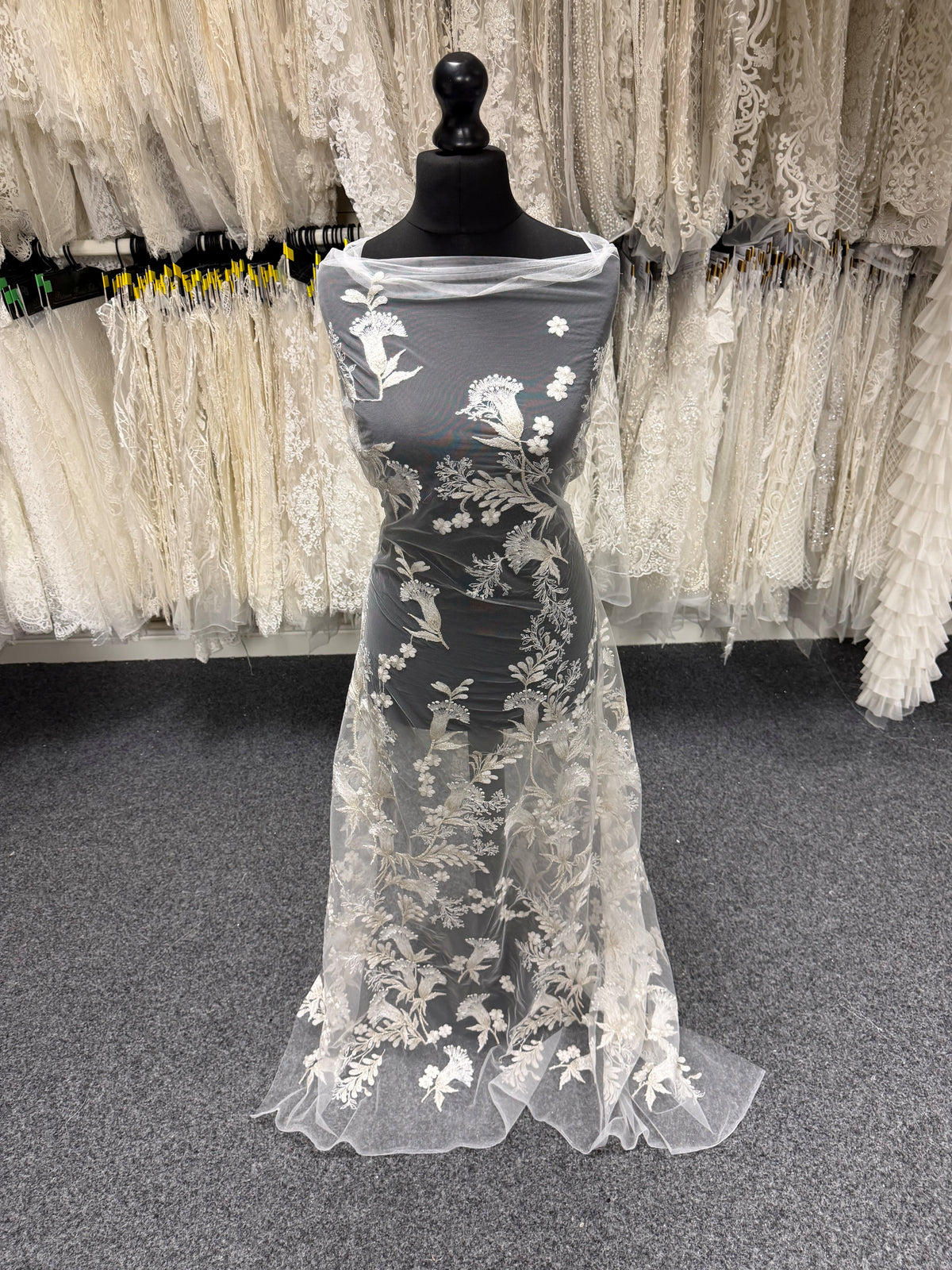 Dentelle brodée de sequins ivoire - EB3028