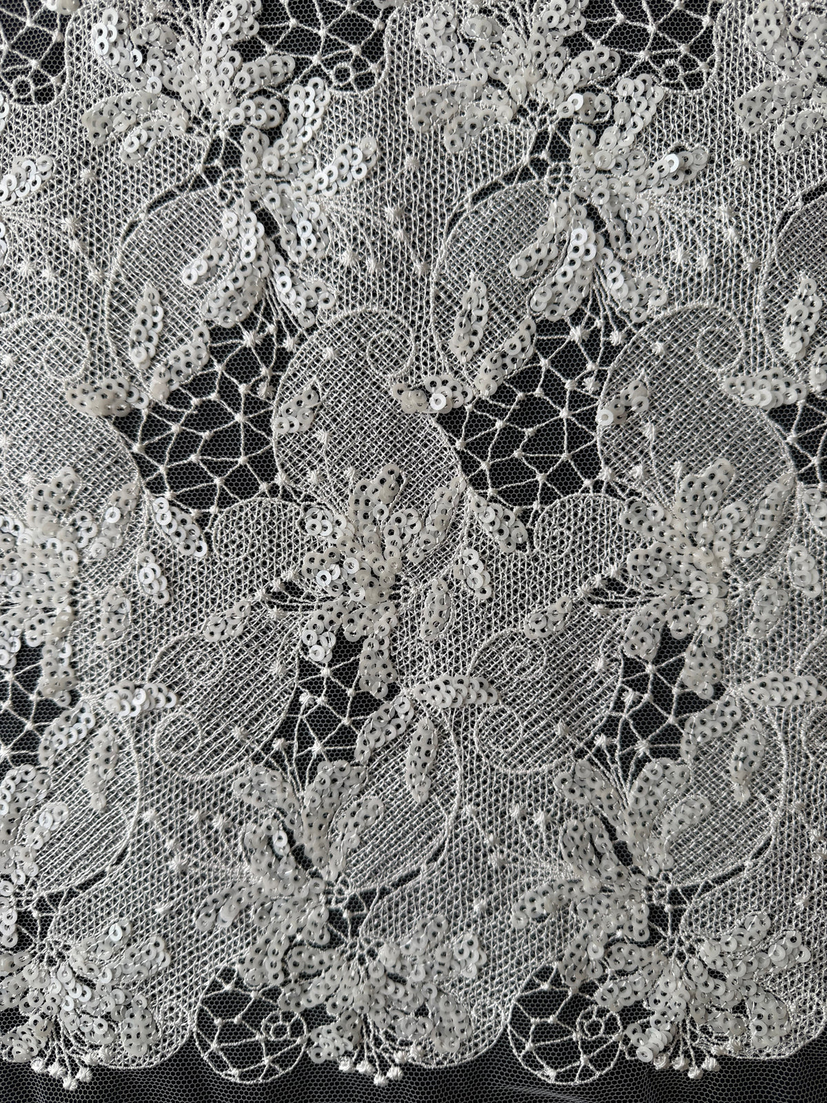 Dentelle brodée de sequins ivoire - EB3038