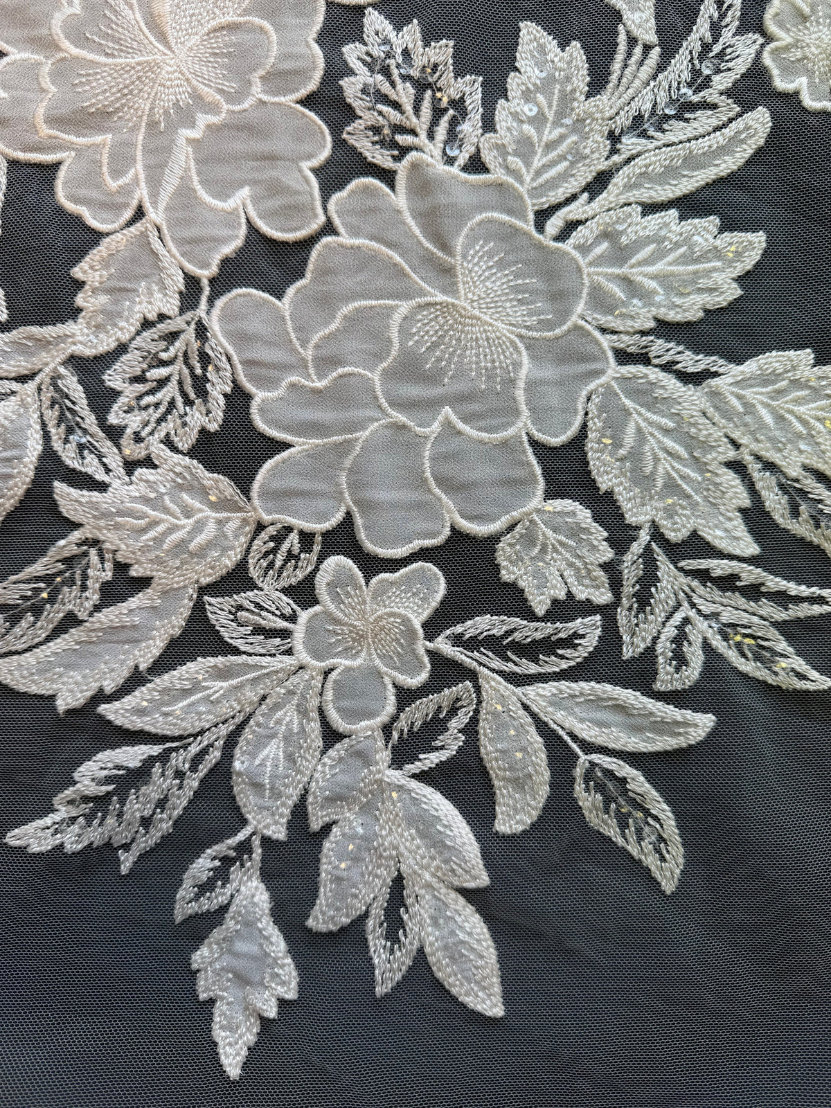 Dentelle brodée de sequins ivoire - EB3055