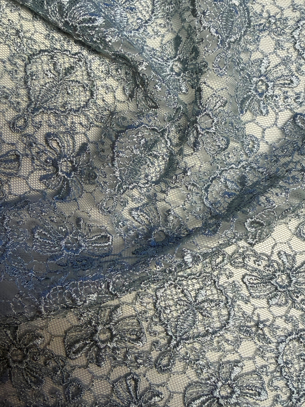 Dentelle brodée couleur œuf de canard - EB5010