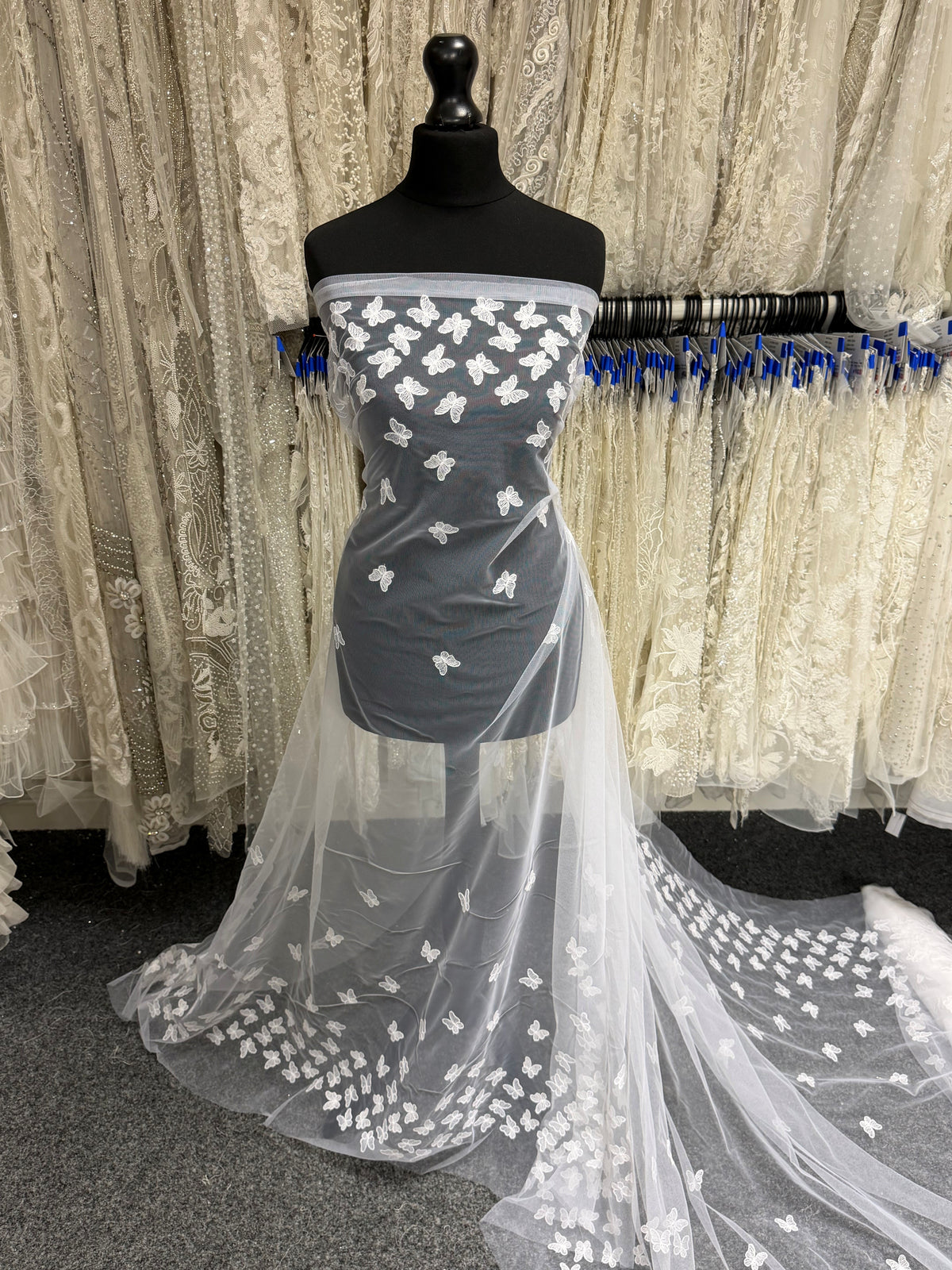 Dentelle Blanche Brodé Papillon – EU5001