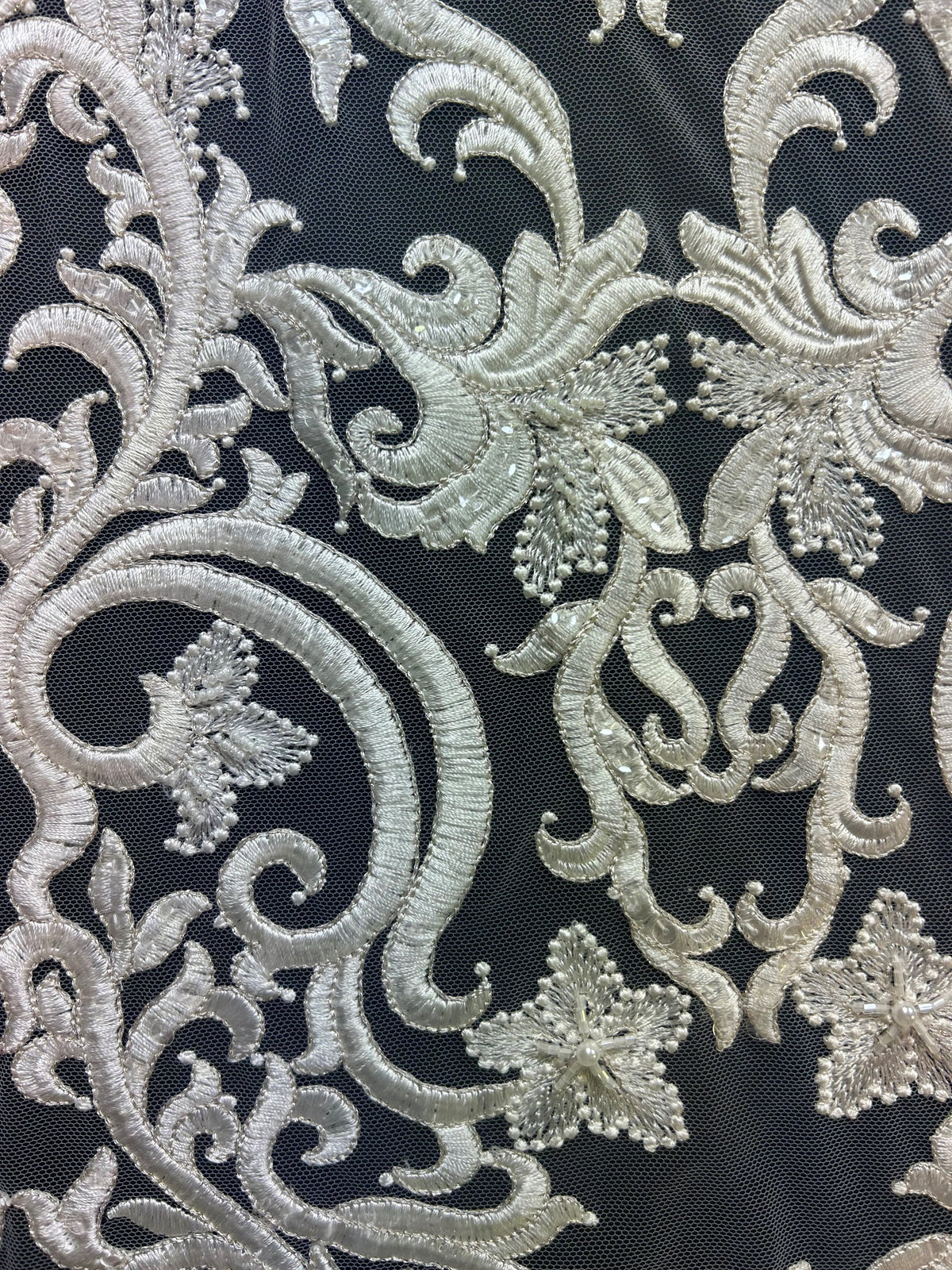 Dentelle brodée ivoire sur tulle ivoire - Elke