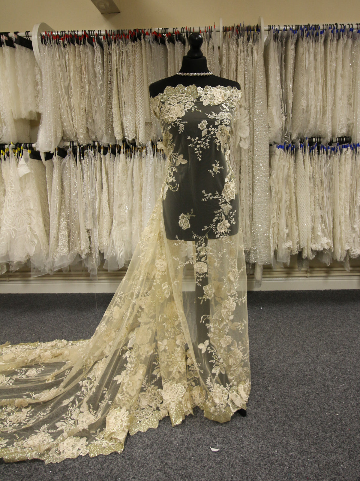 Dentelle Brodée Or - Aubrelia