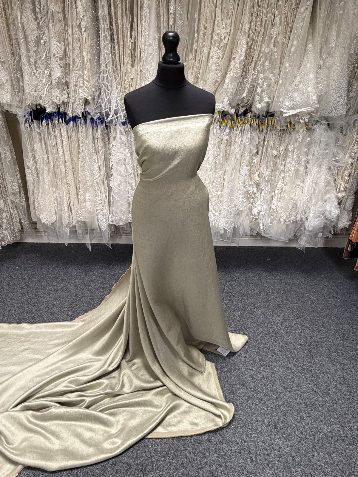 Tissu en viscose mélangée or - Ferrari