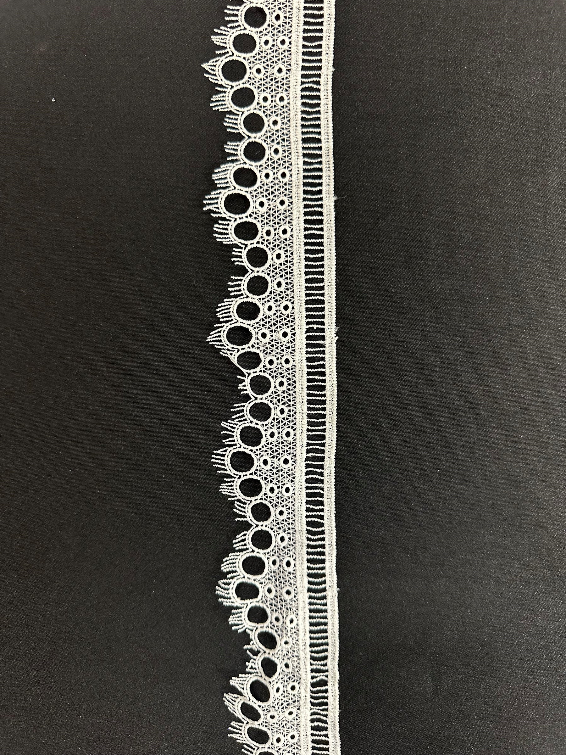 Bordure en dentelle ivoire - Hemlock