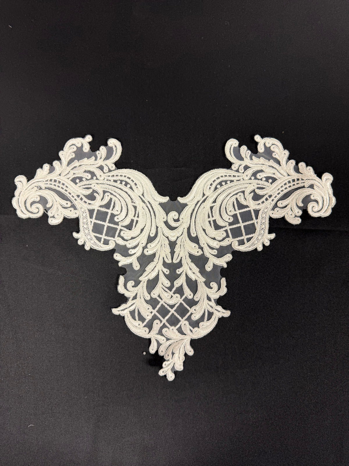 Applique en dentelle cordée ivoire grand format - T799