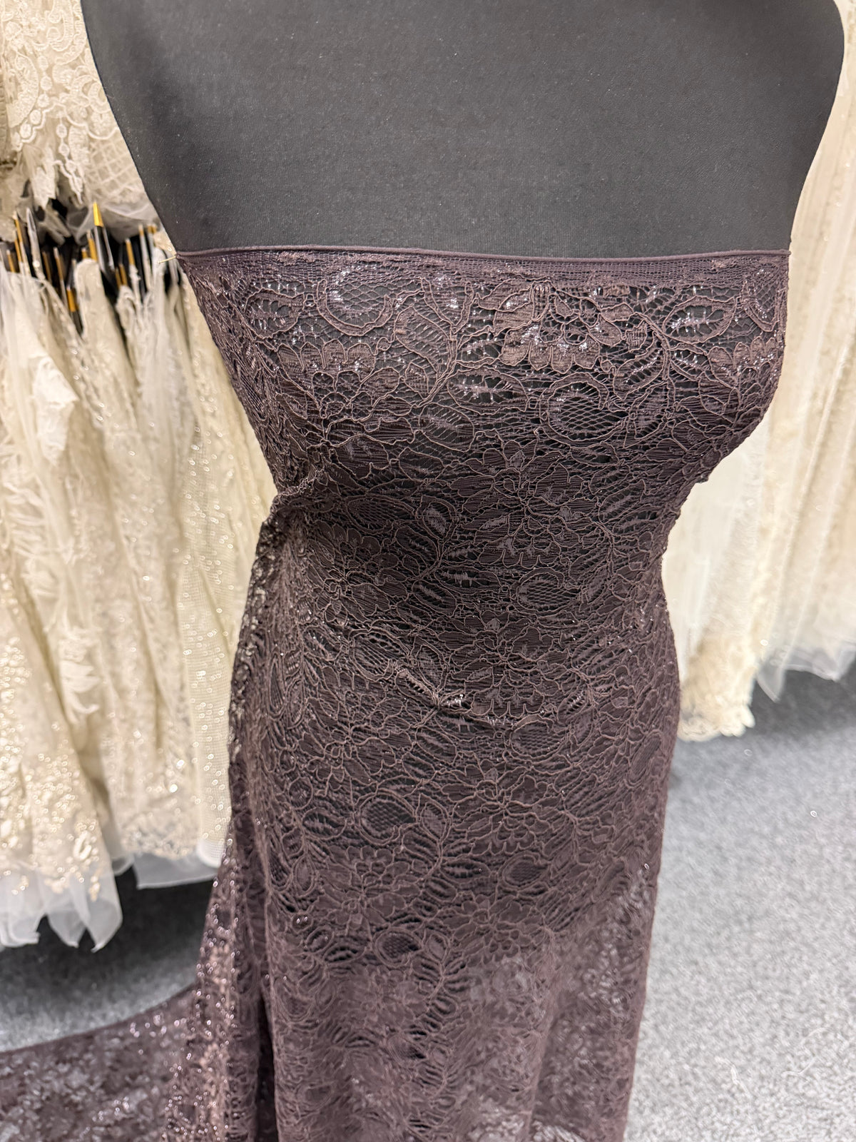Dentelle mendap en cordon marron