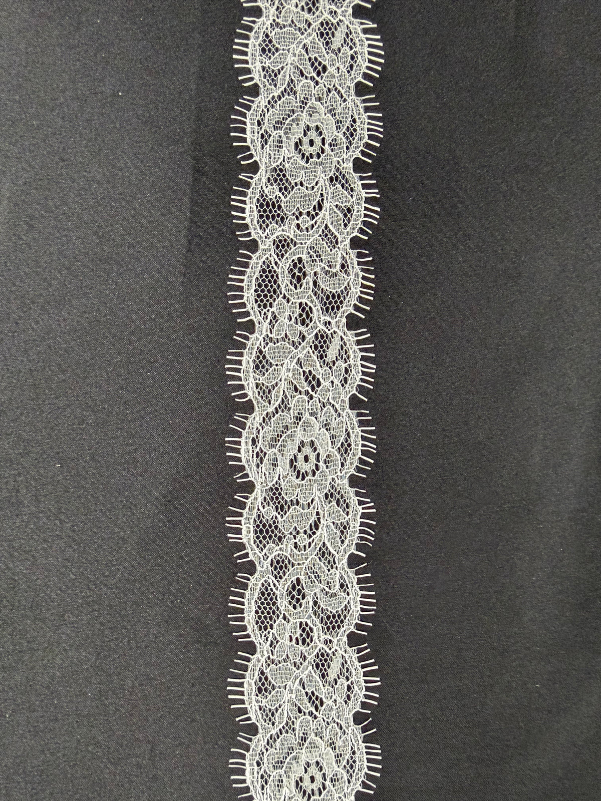 Ivory Lace Edging - T474