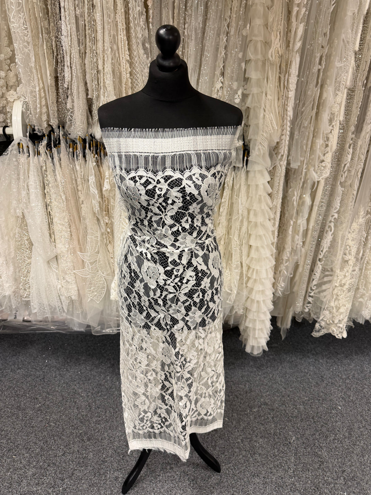 Ivory Corded Leavers Lace - P885