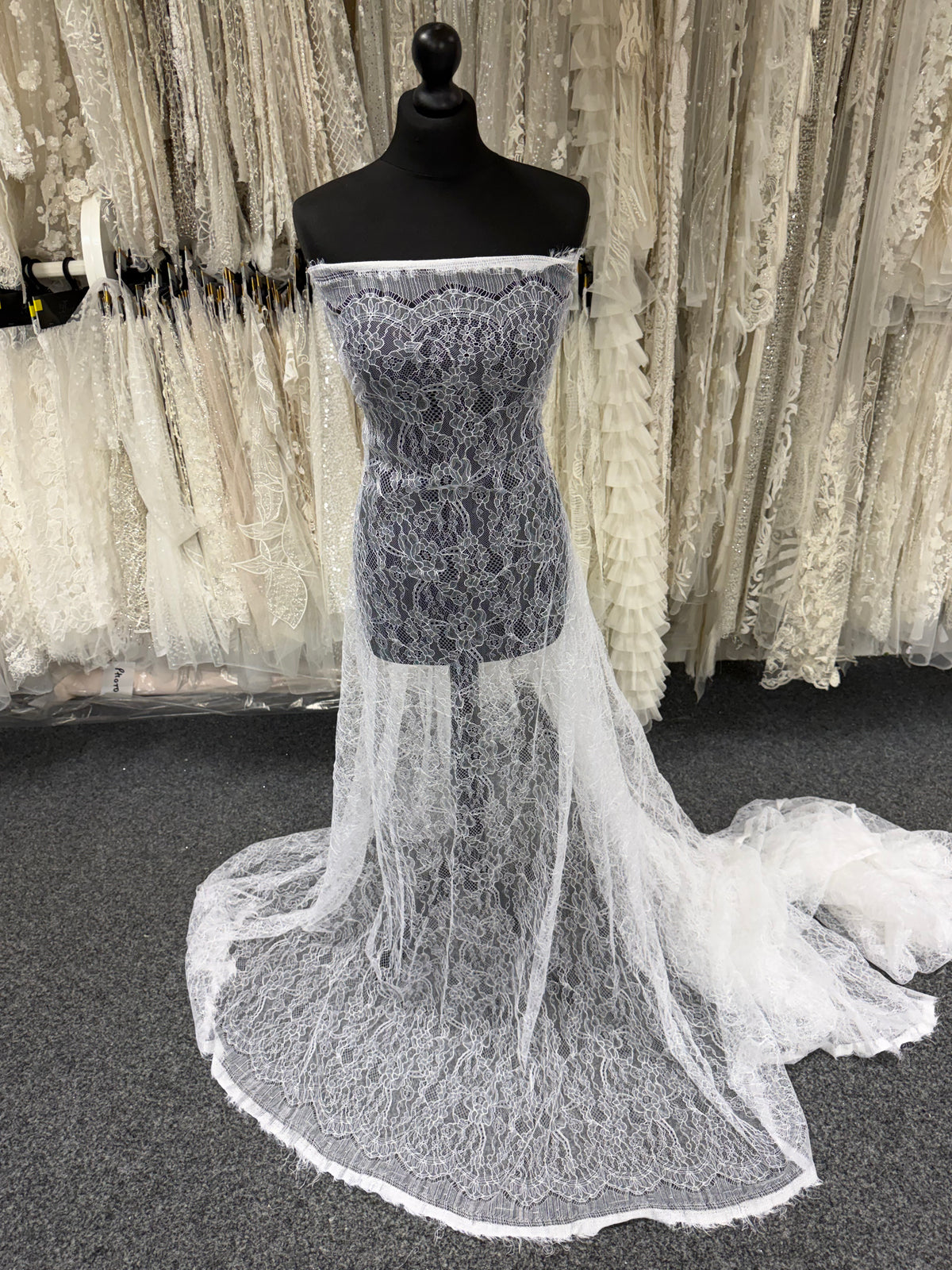 White Leavers Lace - P884