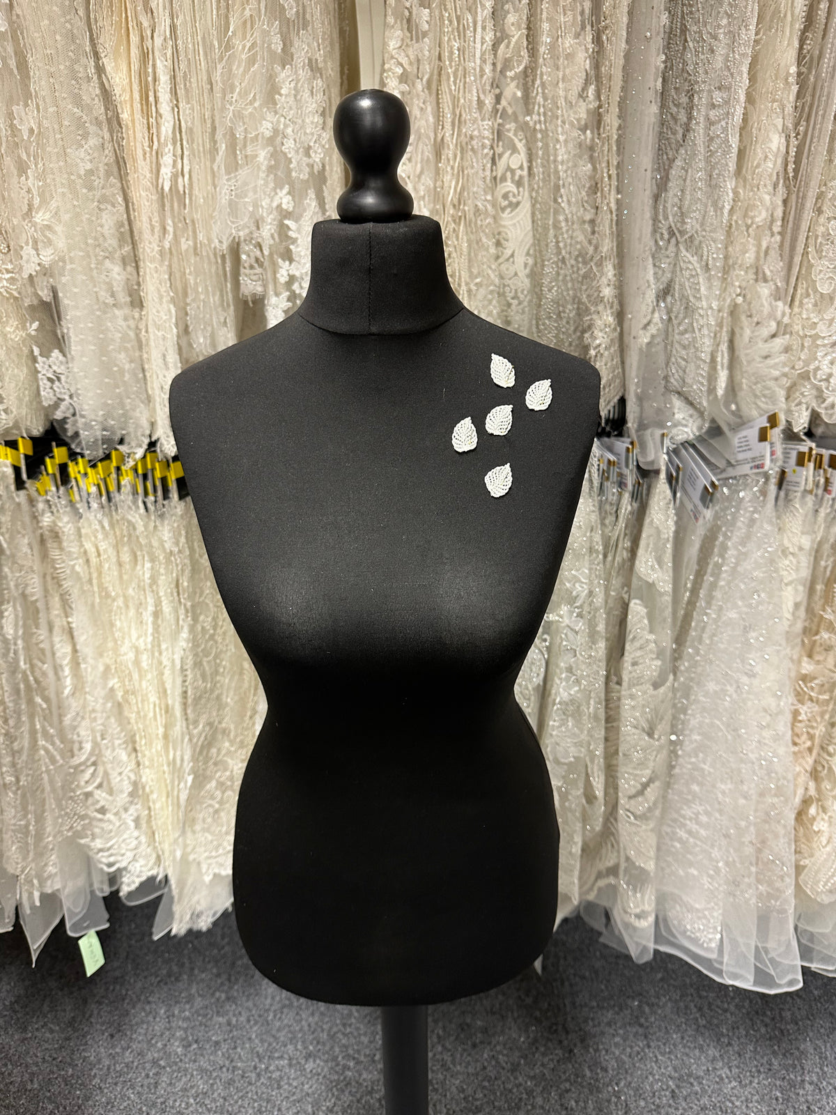 Feuilles brodées ivoire - MM006