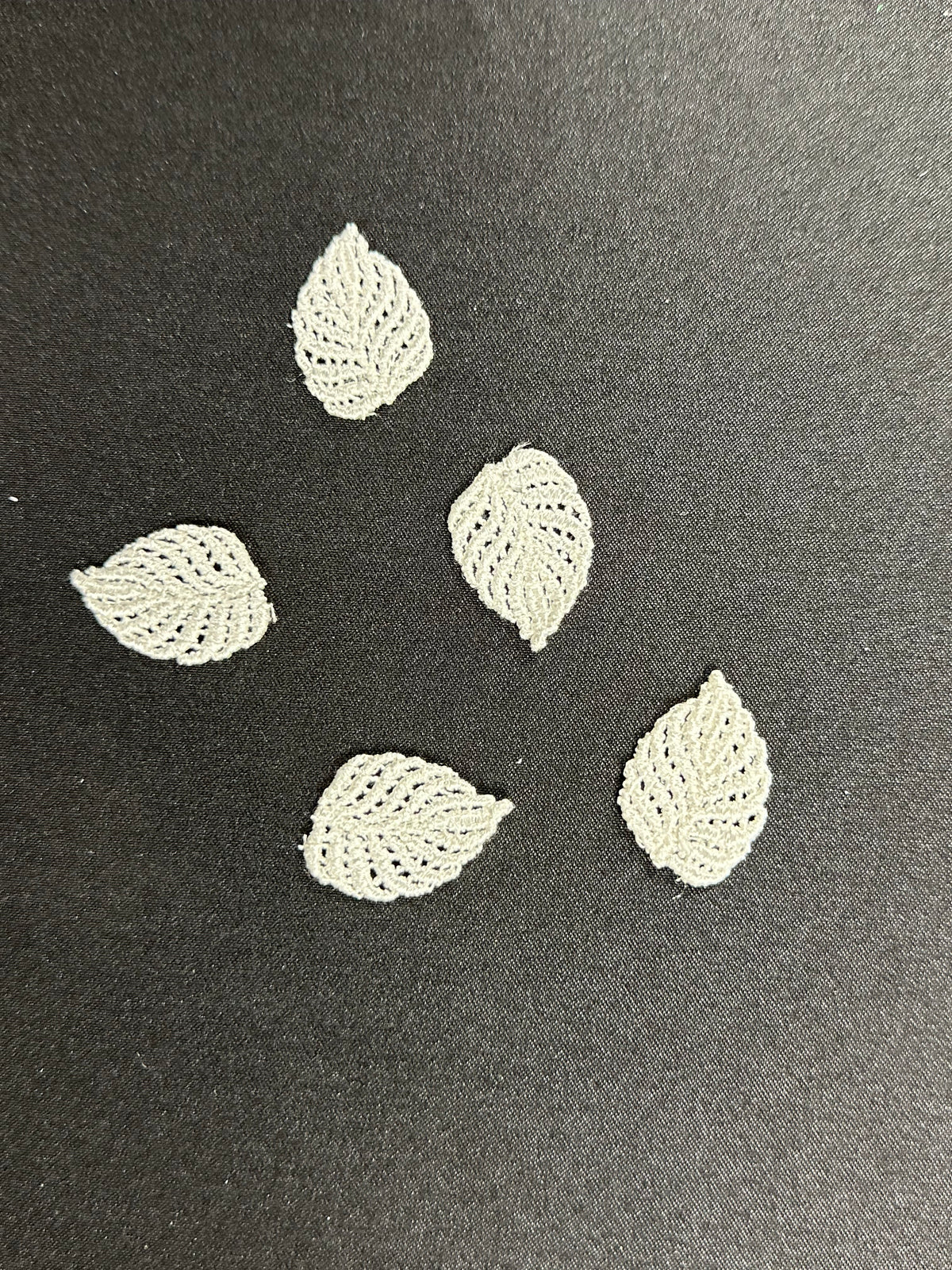 Feuilles brodées ivoire - MM006