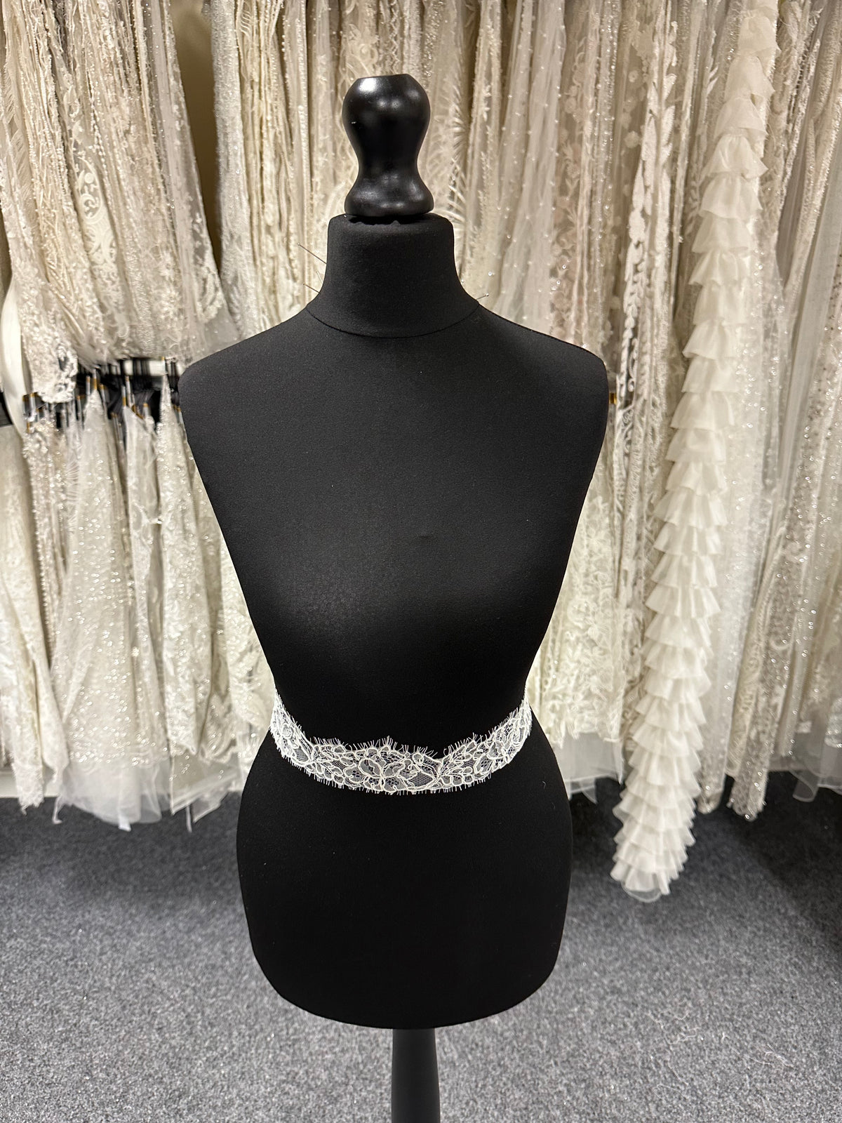 Bordure de robe en cordon ivoire - T829